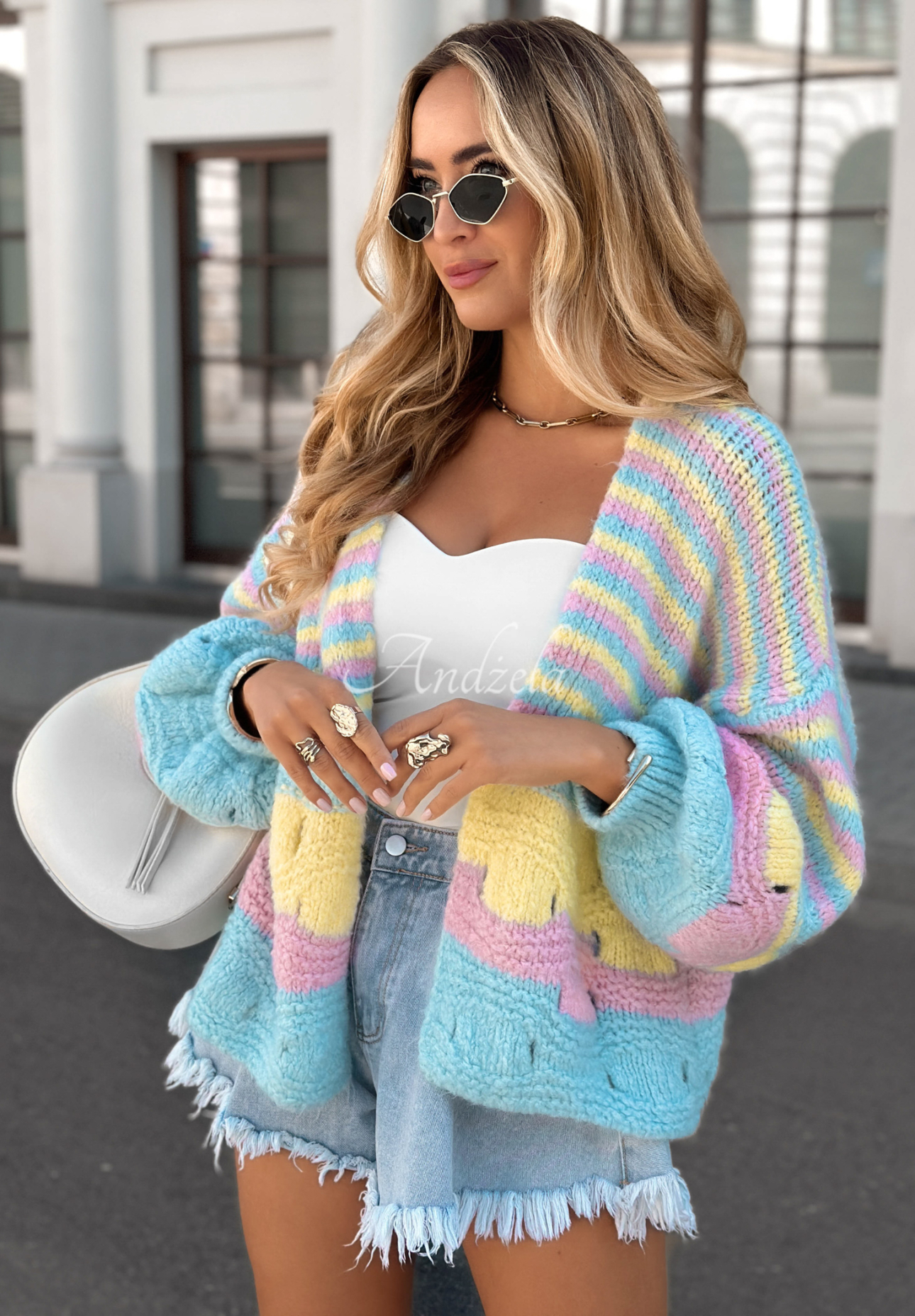 Kurzer Oversize Cardigan In Between Days hellblau-rosa