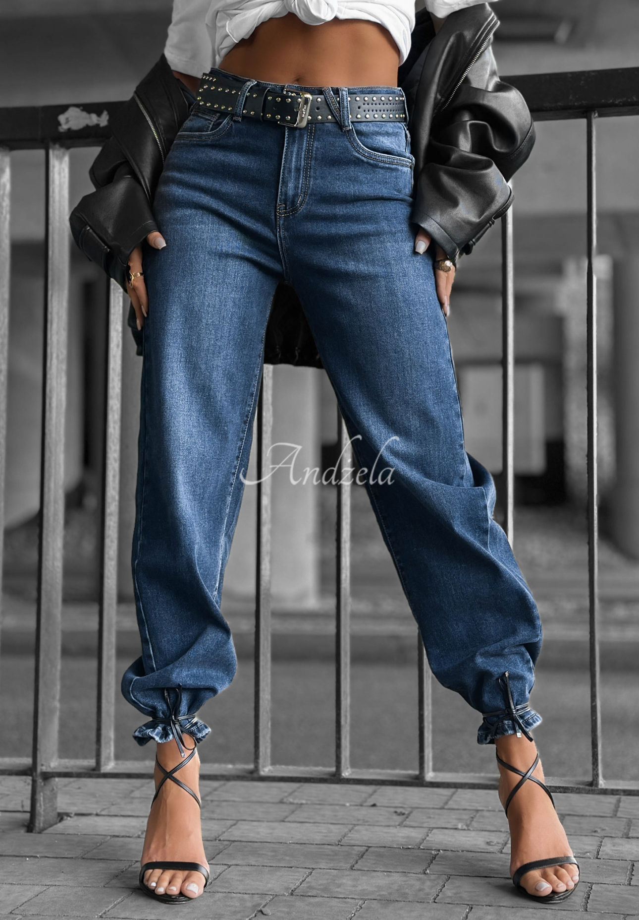 Jeans mom fit mit Gürtel Stay Curious dunkelblau