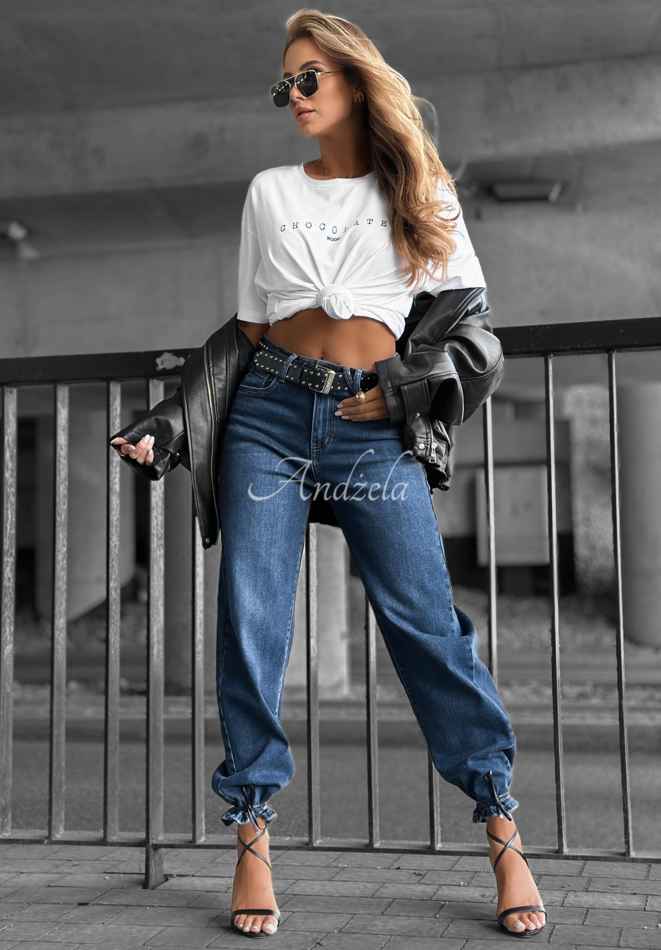 Jeans mom fit mit Gürtel Stay Curious dunkelblau