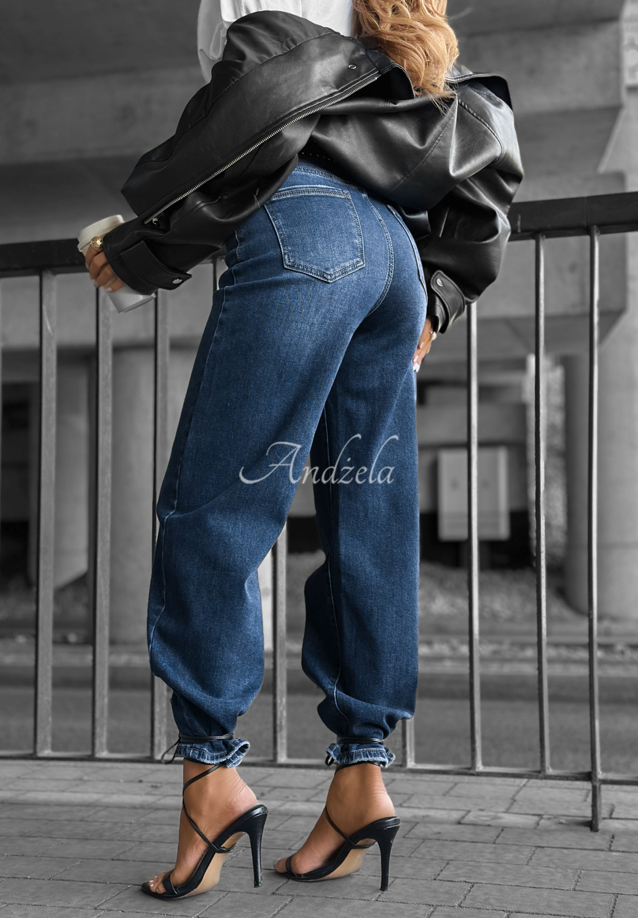 Jeans mom fit mit Gürtel Stay Curious dunkelblau