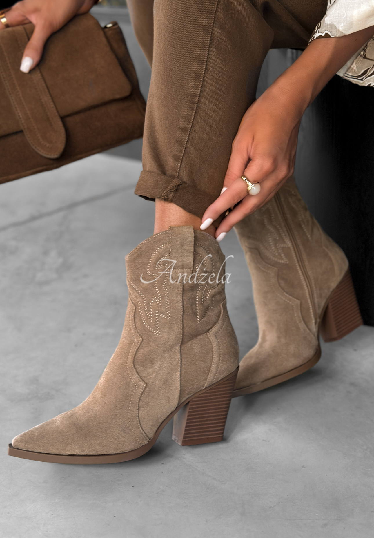 Suede cowboy boots I Moved On beige