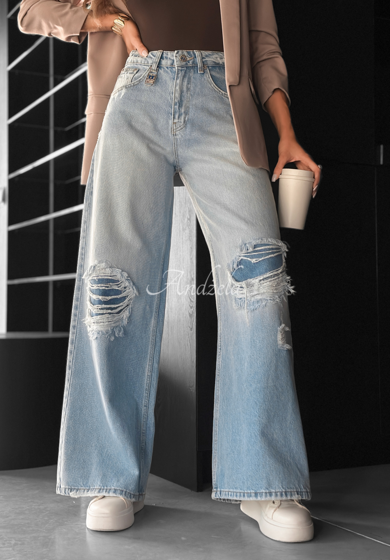 Jeans mit weitem Bein und Rissen No One Asked Blau