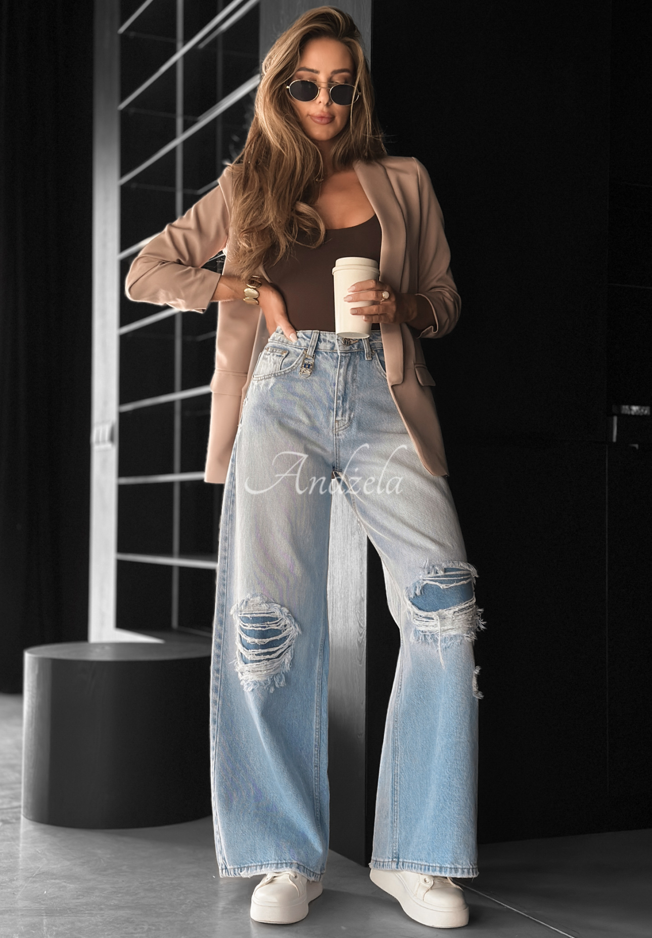Jeans mit weitem Bein und Rissen No One Asked Blau