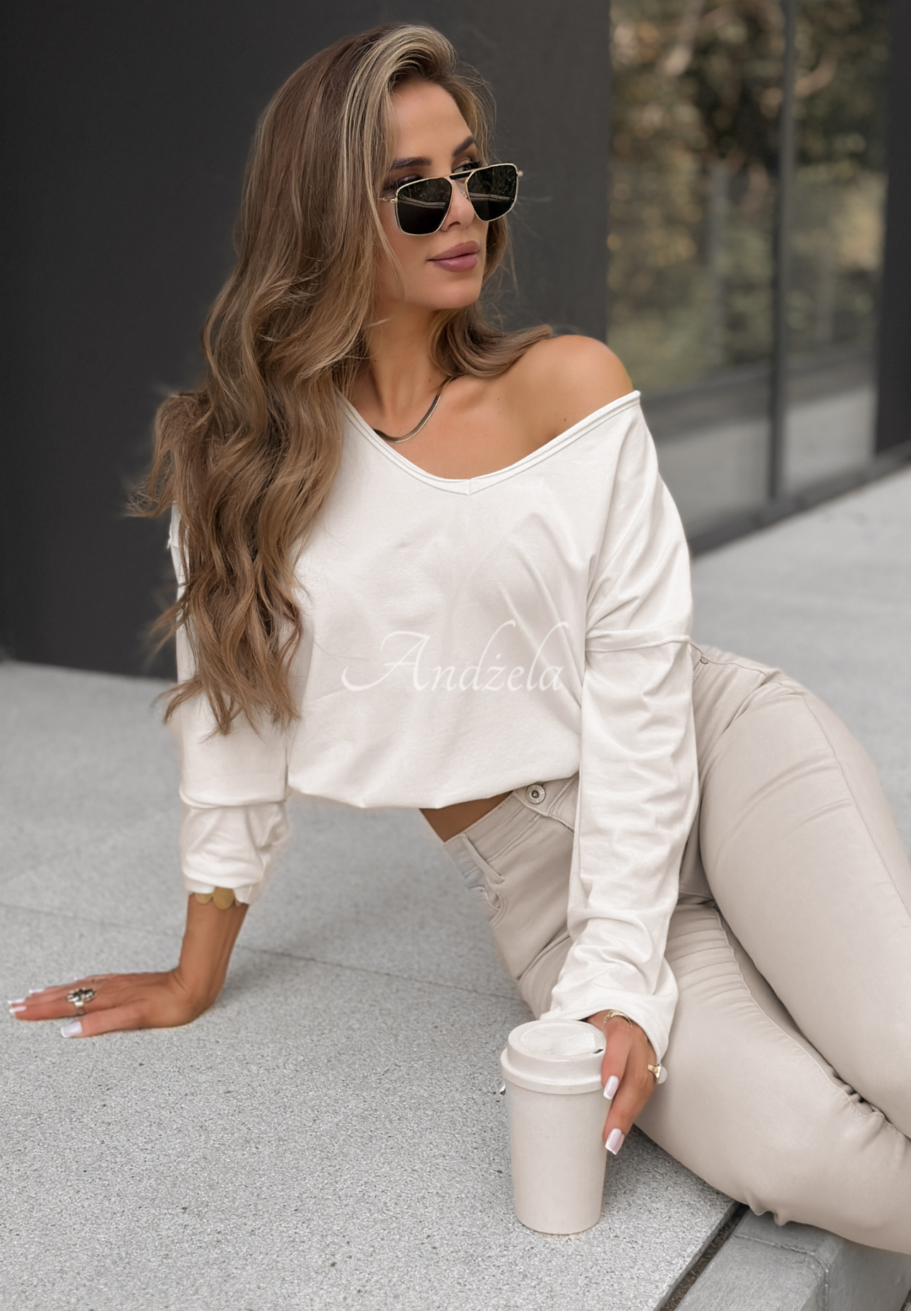 Lucky Dream ecru blouse with v-neck