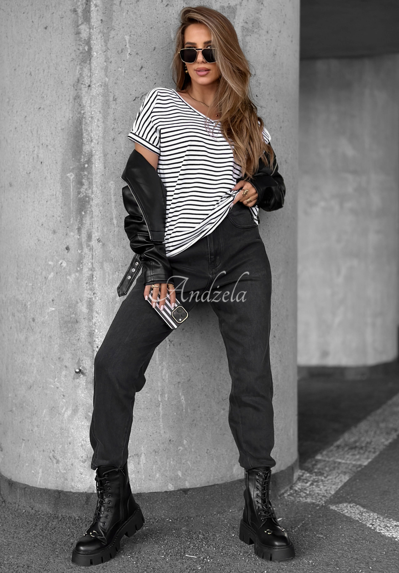 Gestreiftes T-Shirt mit Halsausschnitt The Lines weiß-Schwarz