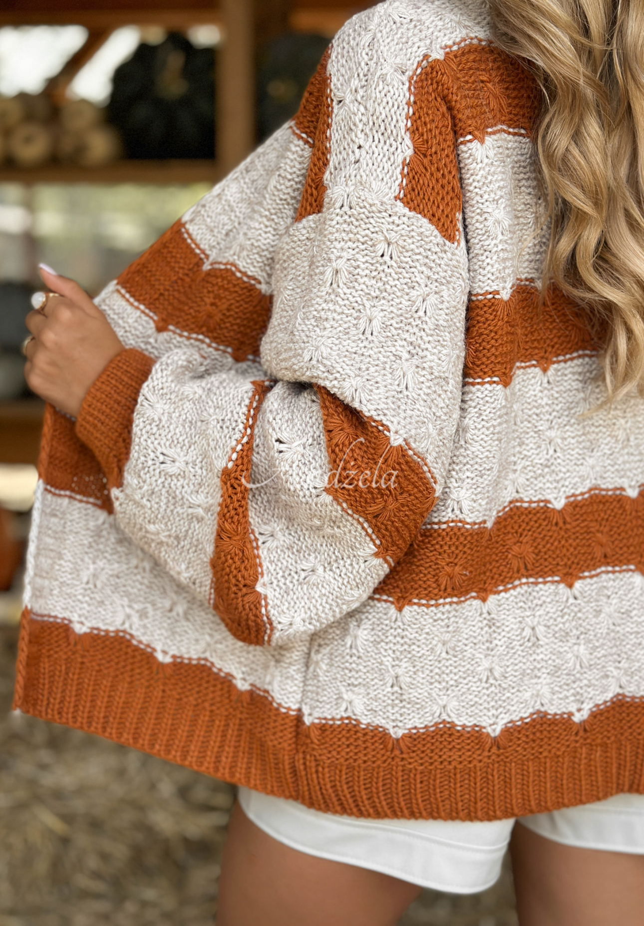 Kurzer gestreifter Cardigan Not Coming Back Beige-Orange