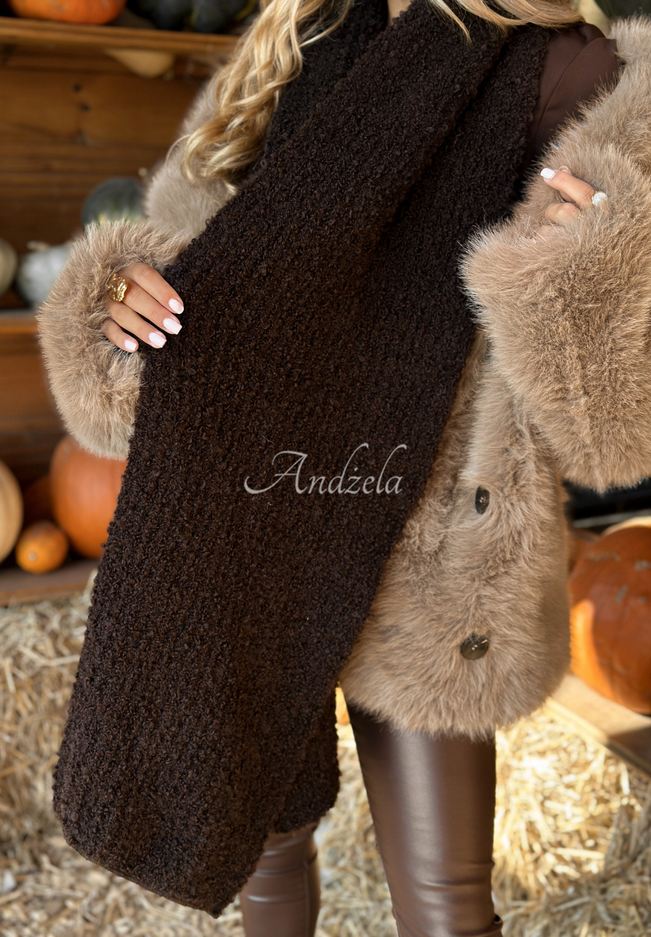 Schal boucle Winter Everywhere Schokoladenbraun