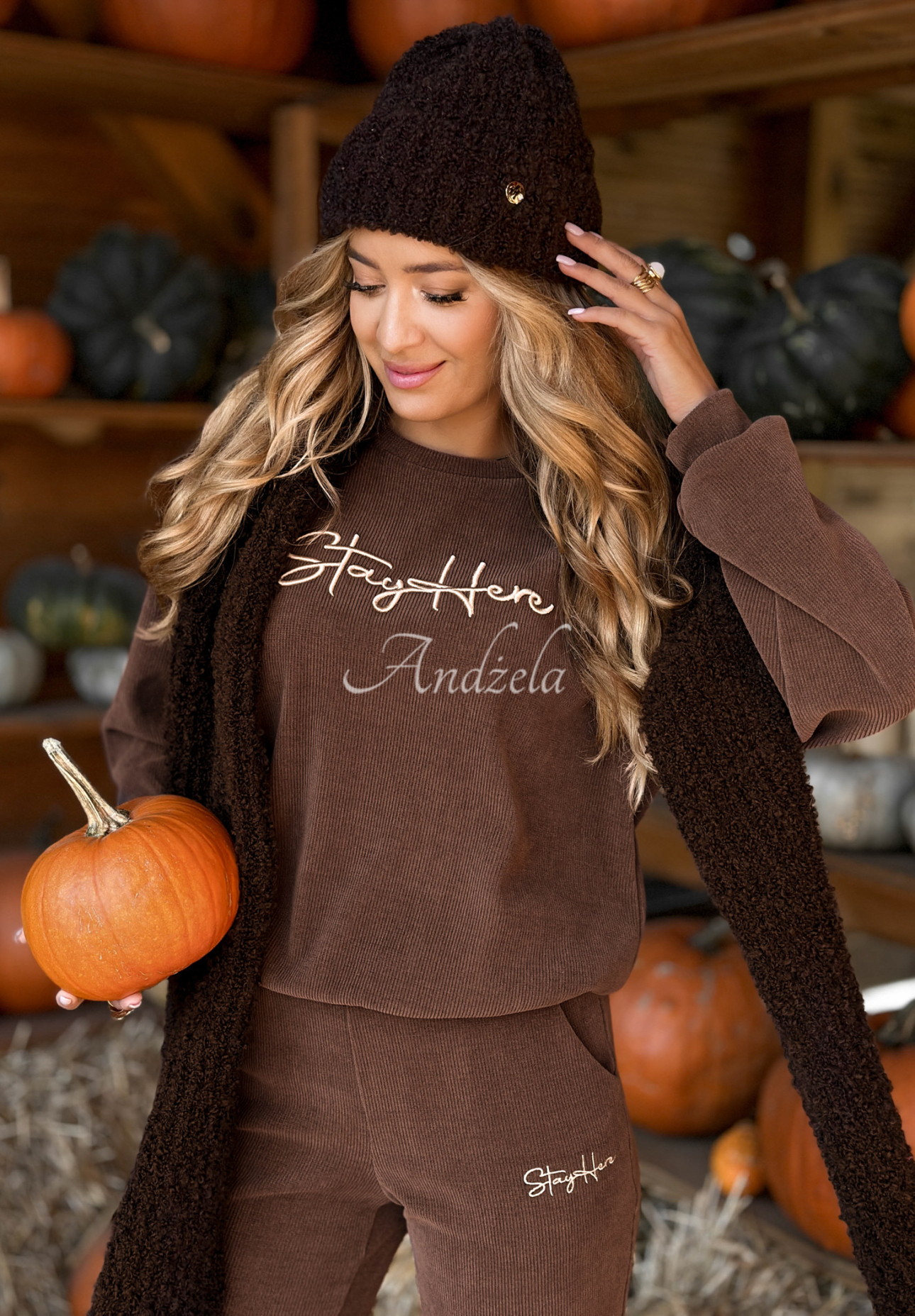 Set Sweatshirt und Hose aus Cord Finding Me Schokoladenbraun