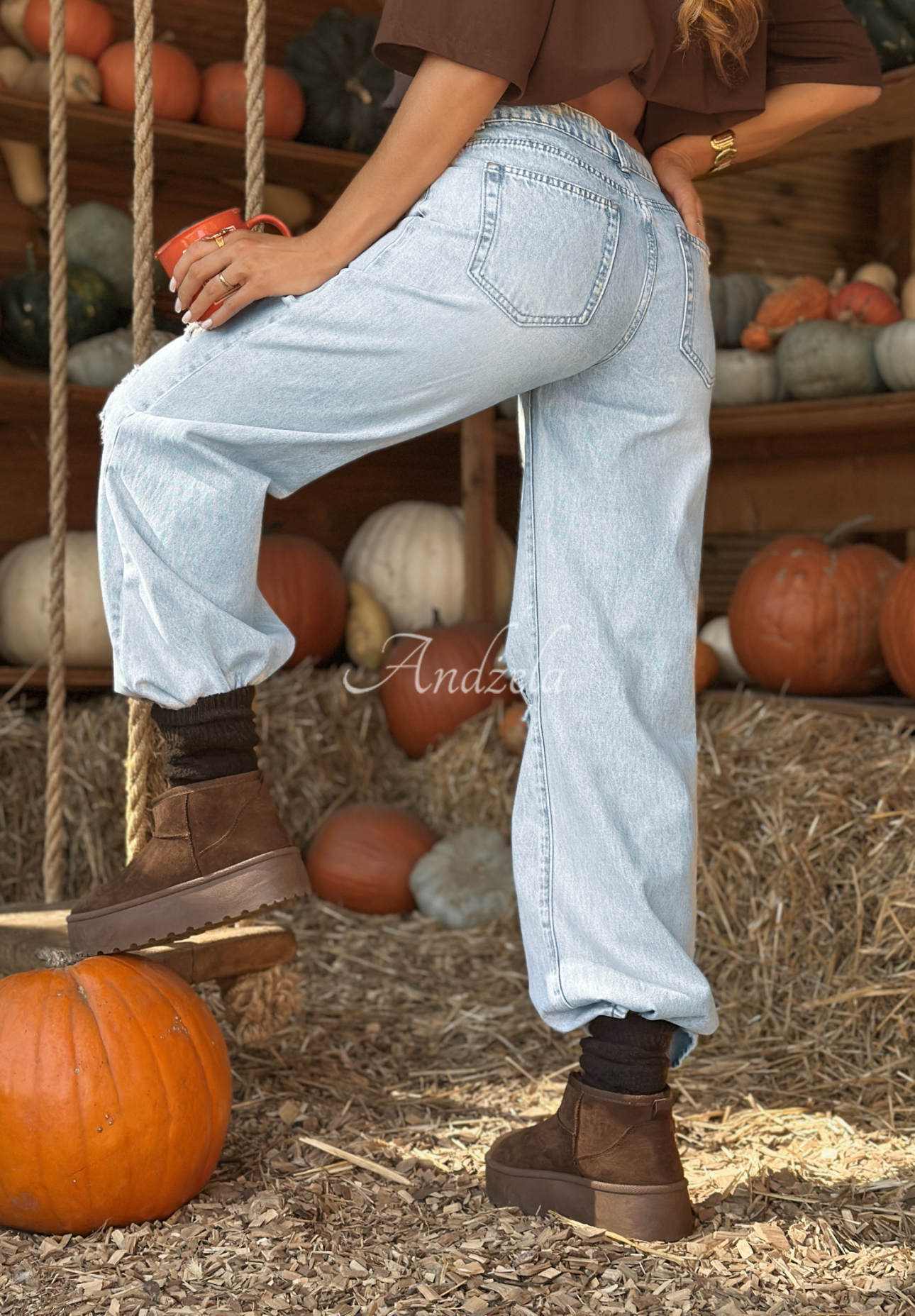 Jeans mit weitem Bein und Rissen Seen Too Much Blau