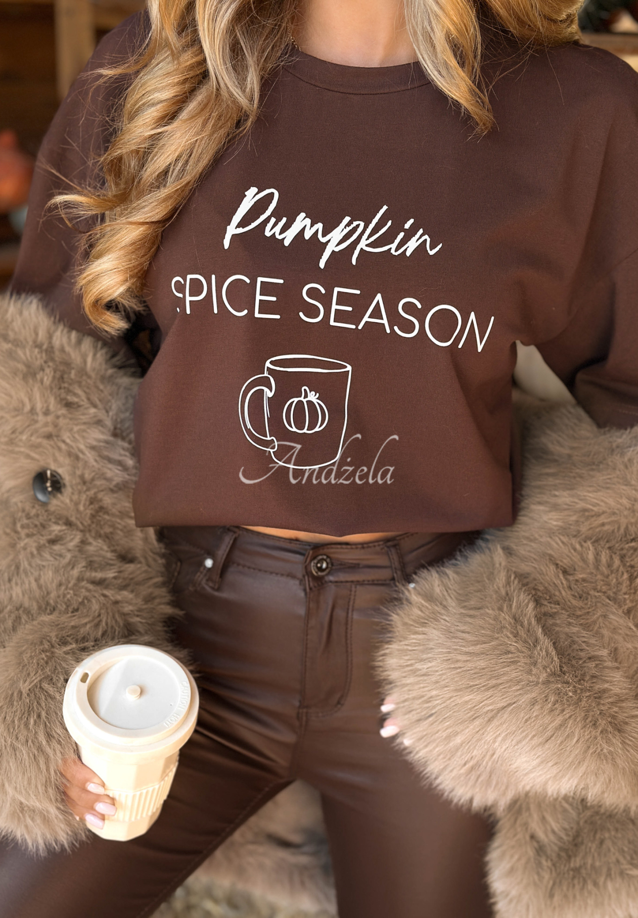 T-Shirt mit Aufdruck Pumpkin Spice Season Schokoladenbraun