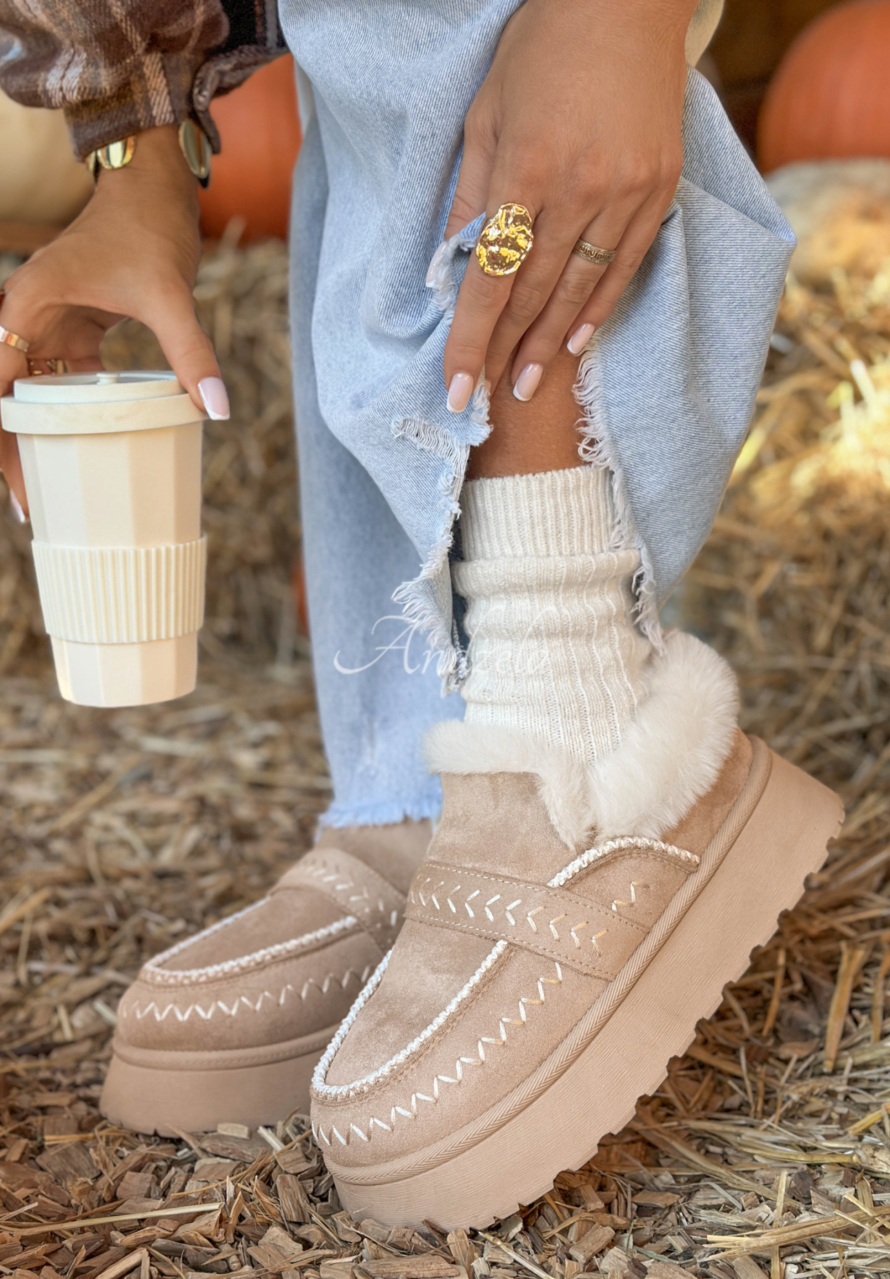 Wildlederstiefeletten mit Fell Walking On Leaves Beige