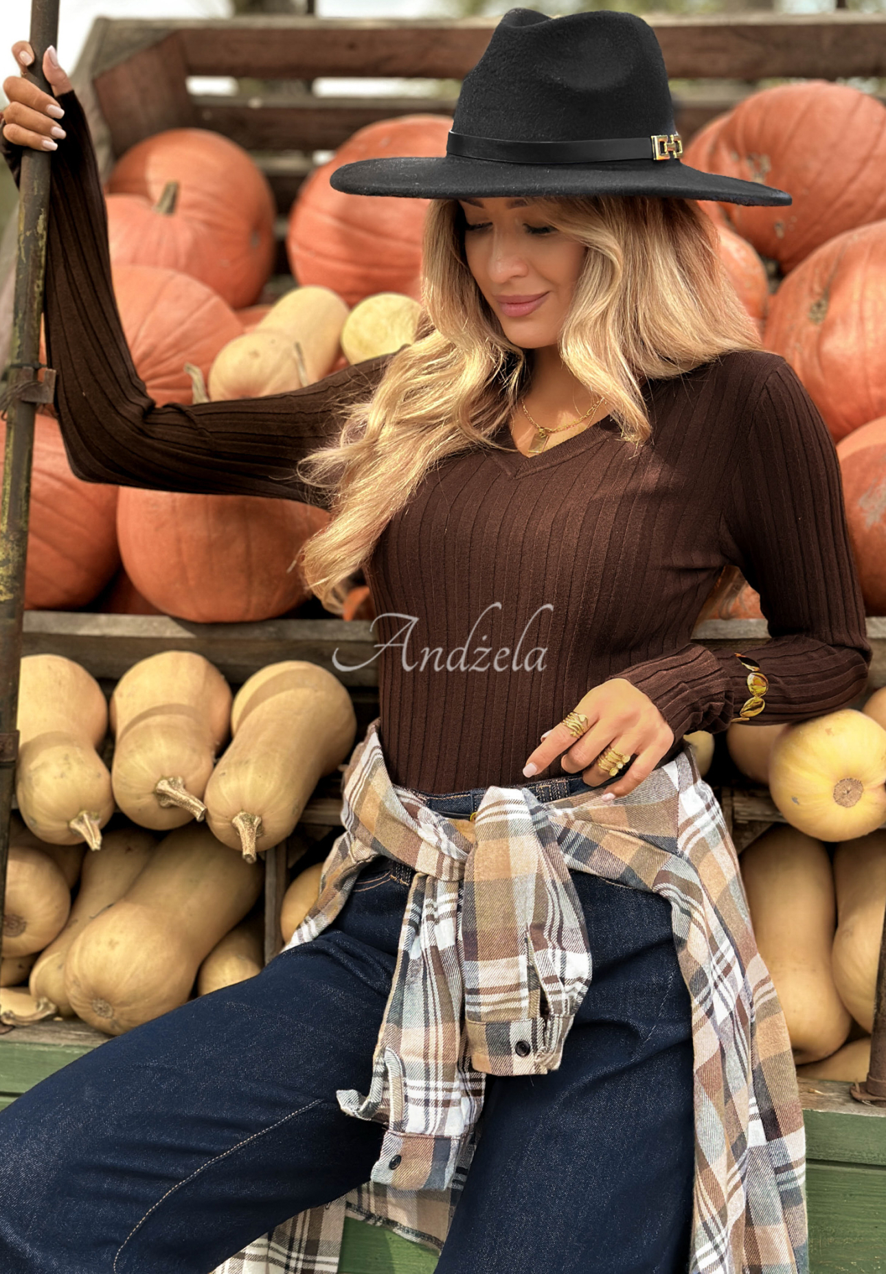 Geripptes longsleeve Oberteil Wrong Time Schokoladenbraun