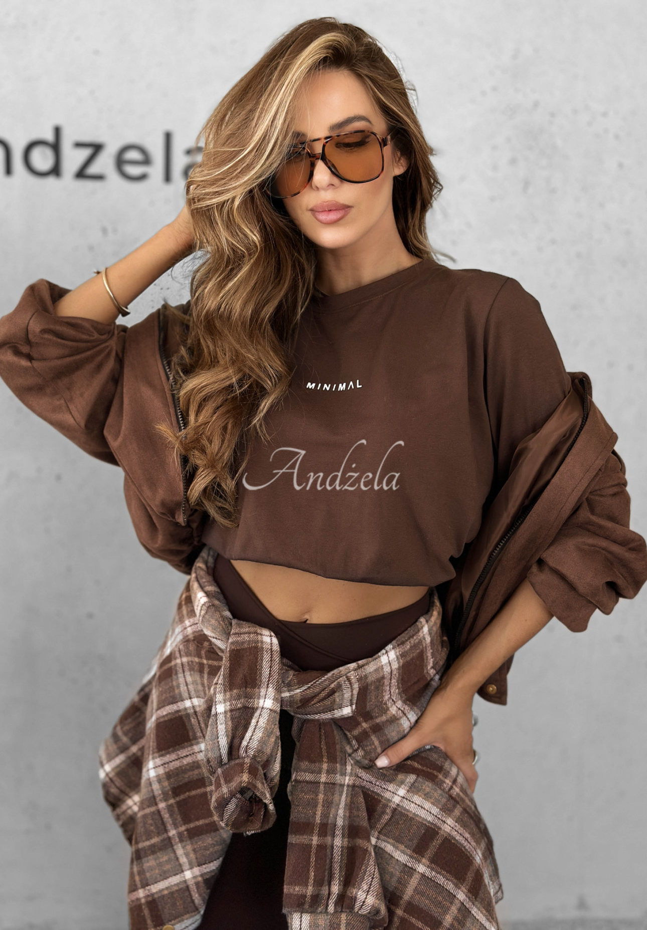 T-Shirt mit Aufschrift Minimal Schokoladenbraun