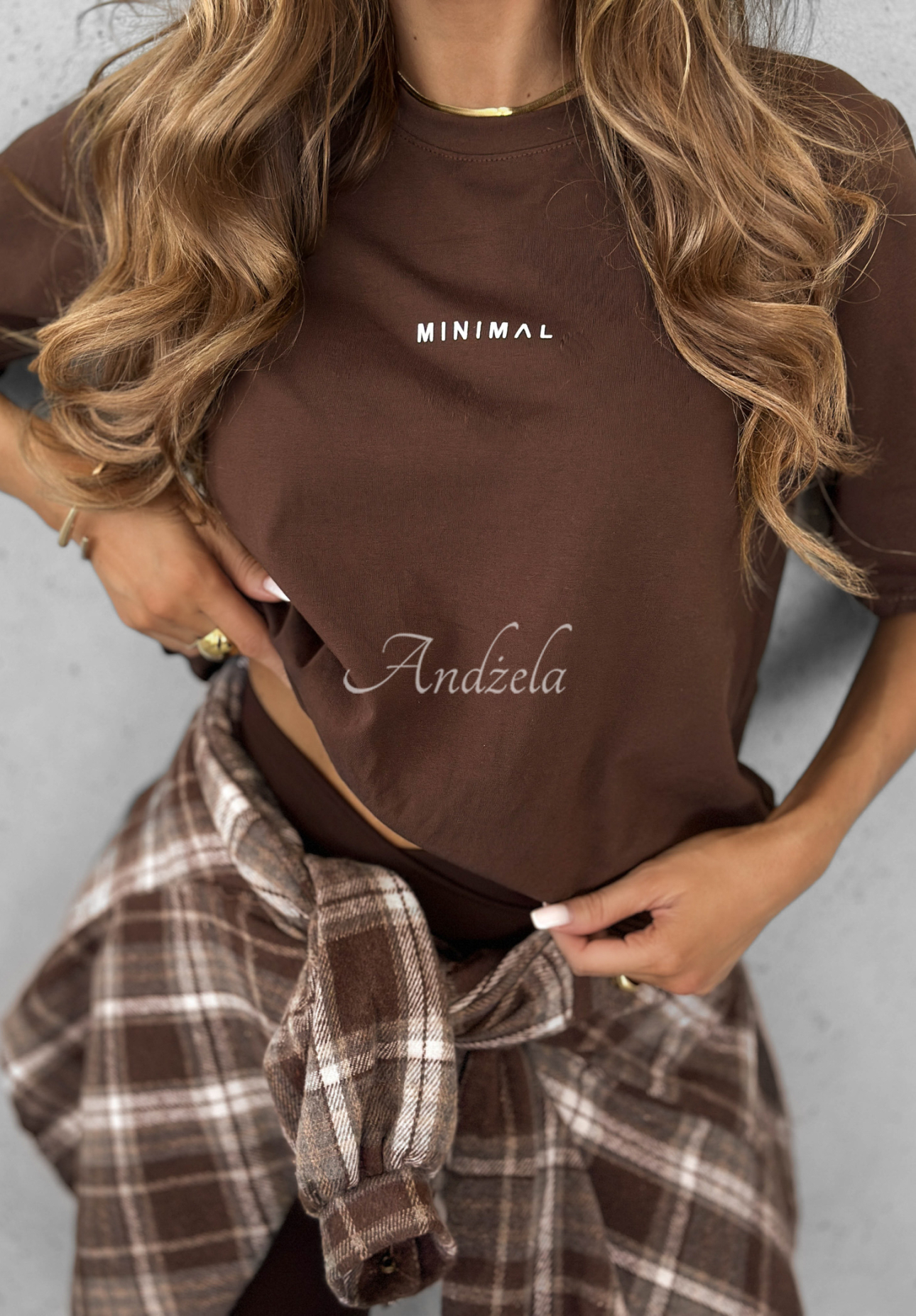 T-Shirt mit Aufschrift Minimal Schokoladenbraun