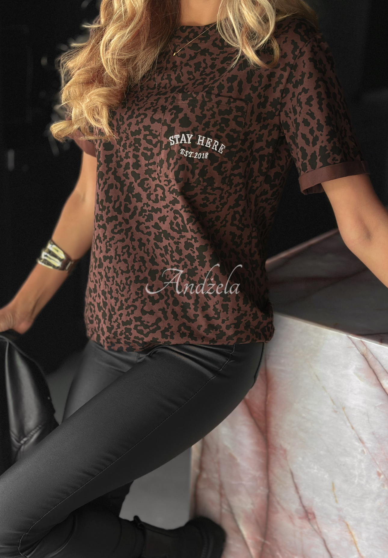 T-Shirt mit Leopardenmuster Stay Here Schokoladenbraun