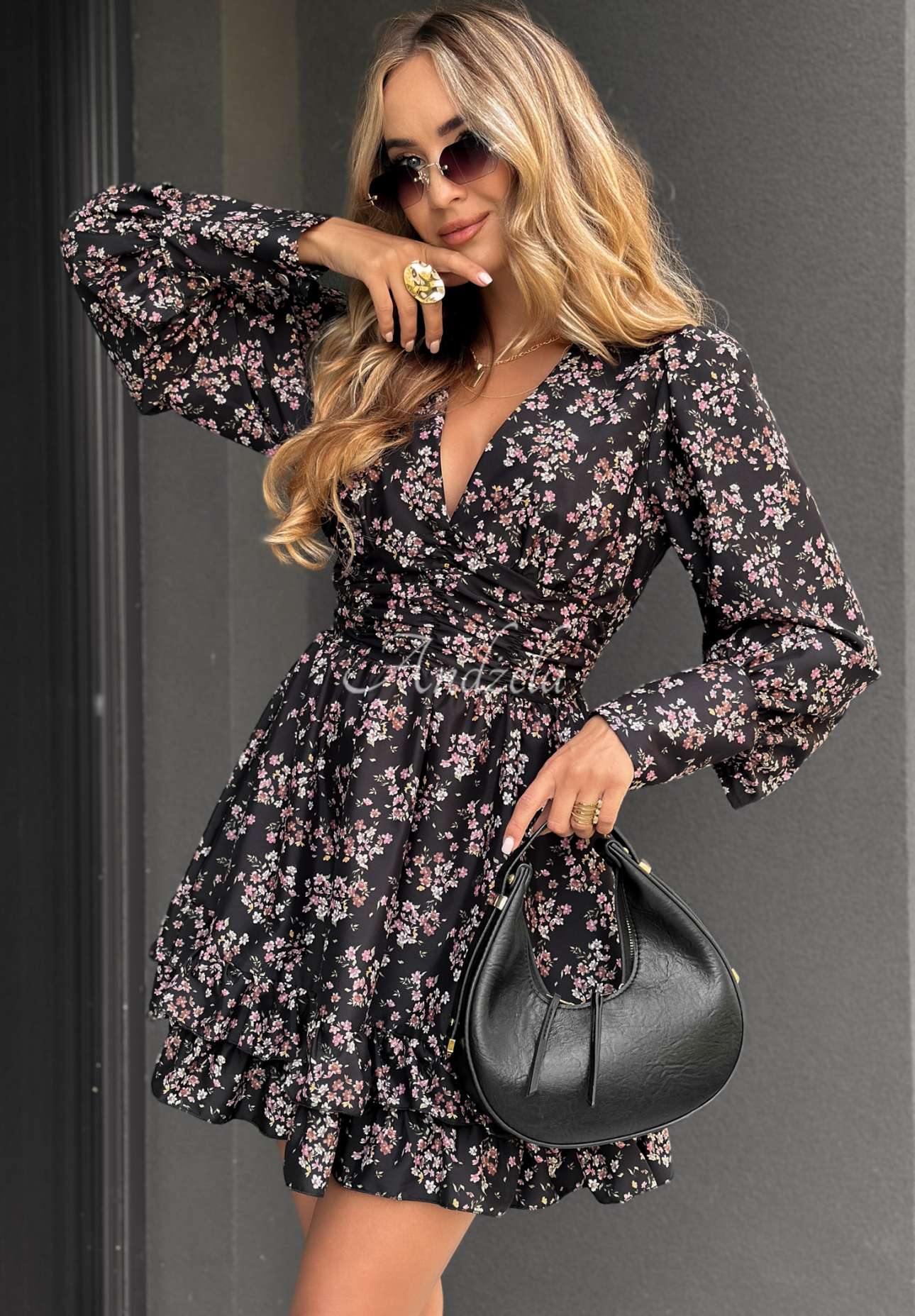 Geblümtes Minikleid mit Rüschen Flowery Rain Schwarz
