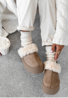zamszowe kapcie z futerkiem Mountain View Hell Beige