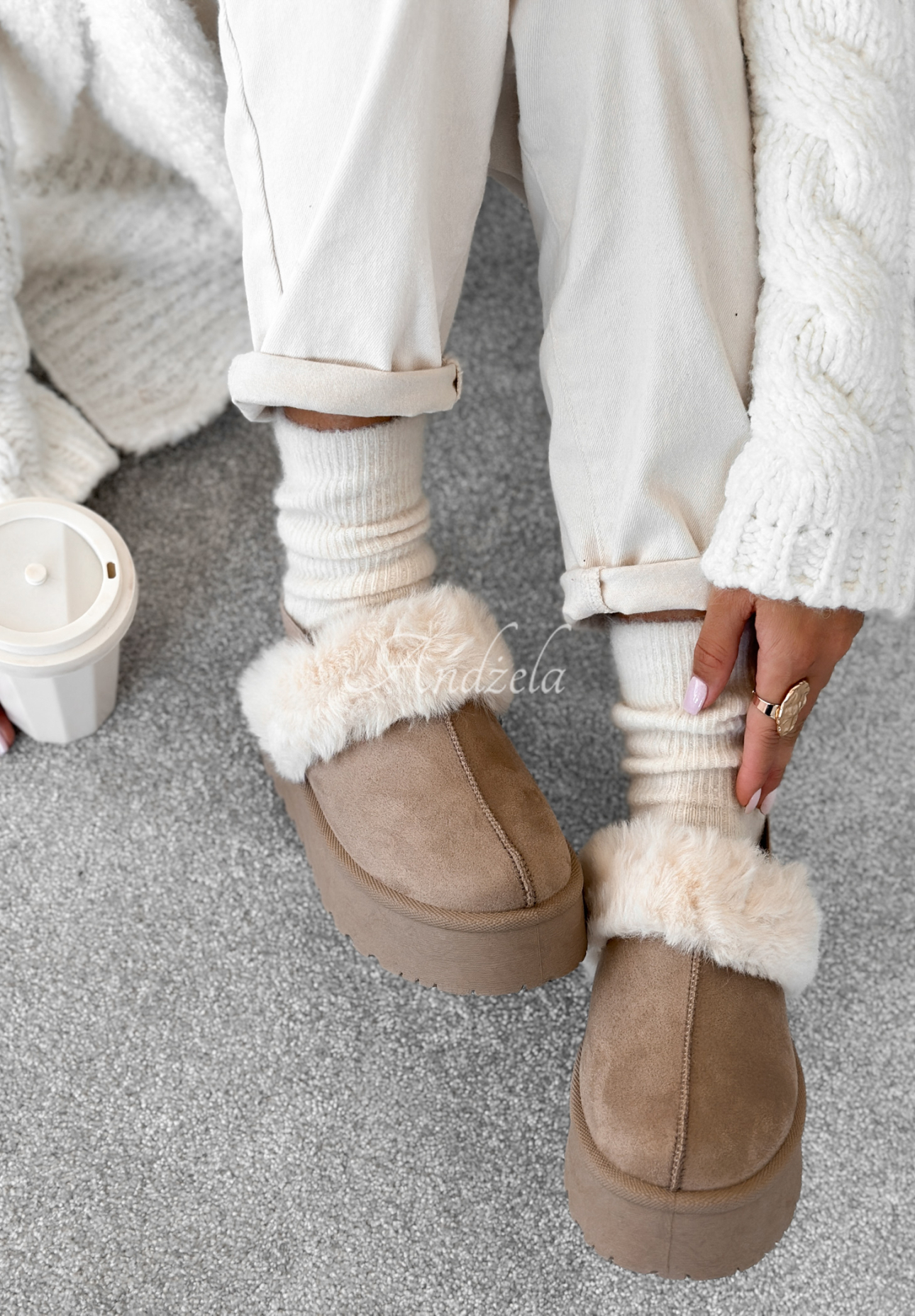 Wildlederpantoffeln mit Fell Mountain View Hell Beige
