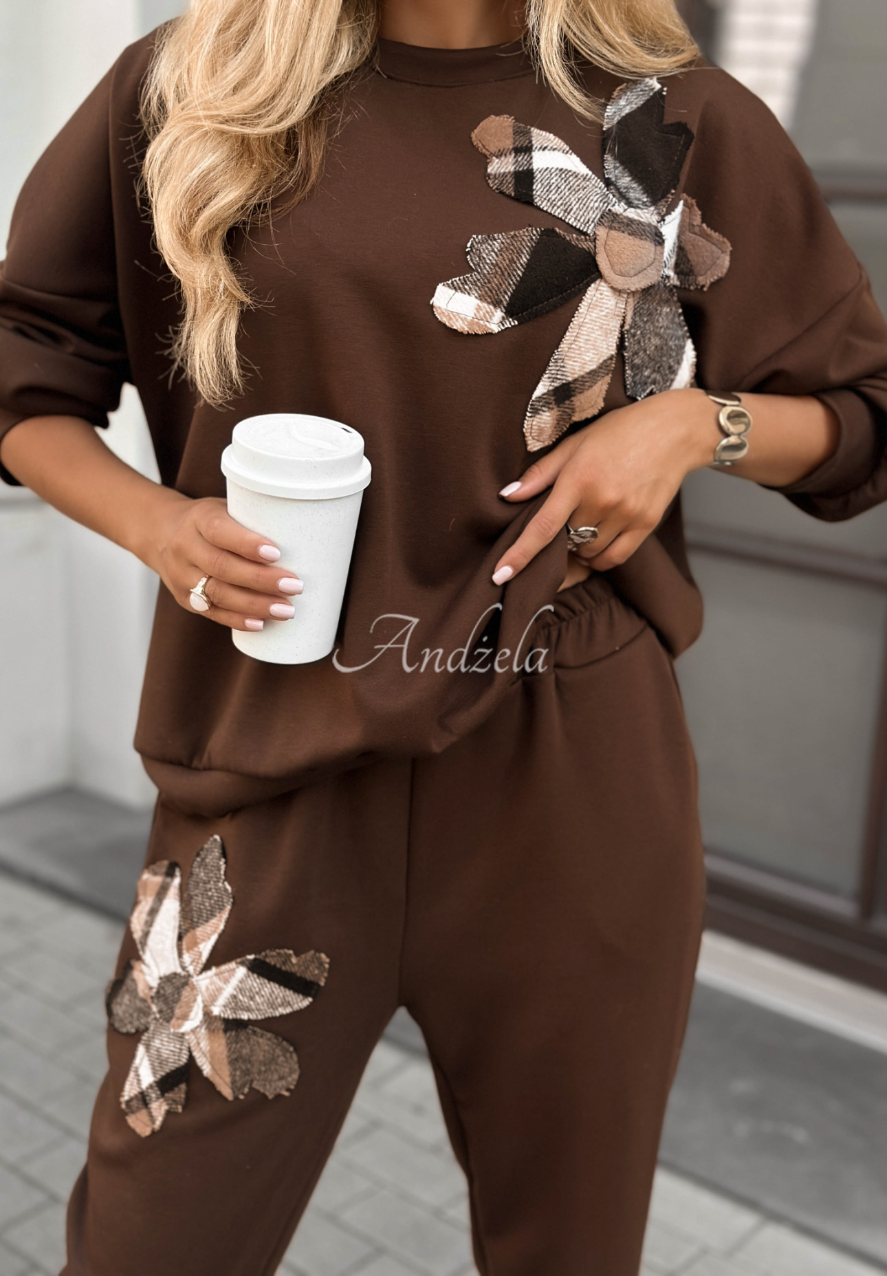 Trainingsanzug-Set mit Patches Autumn Flowers Schokoladenbraun