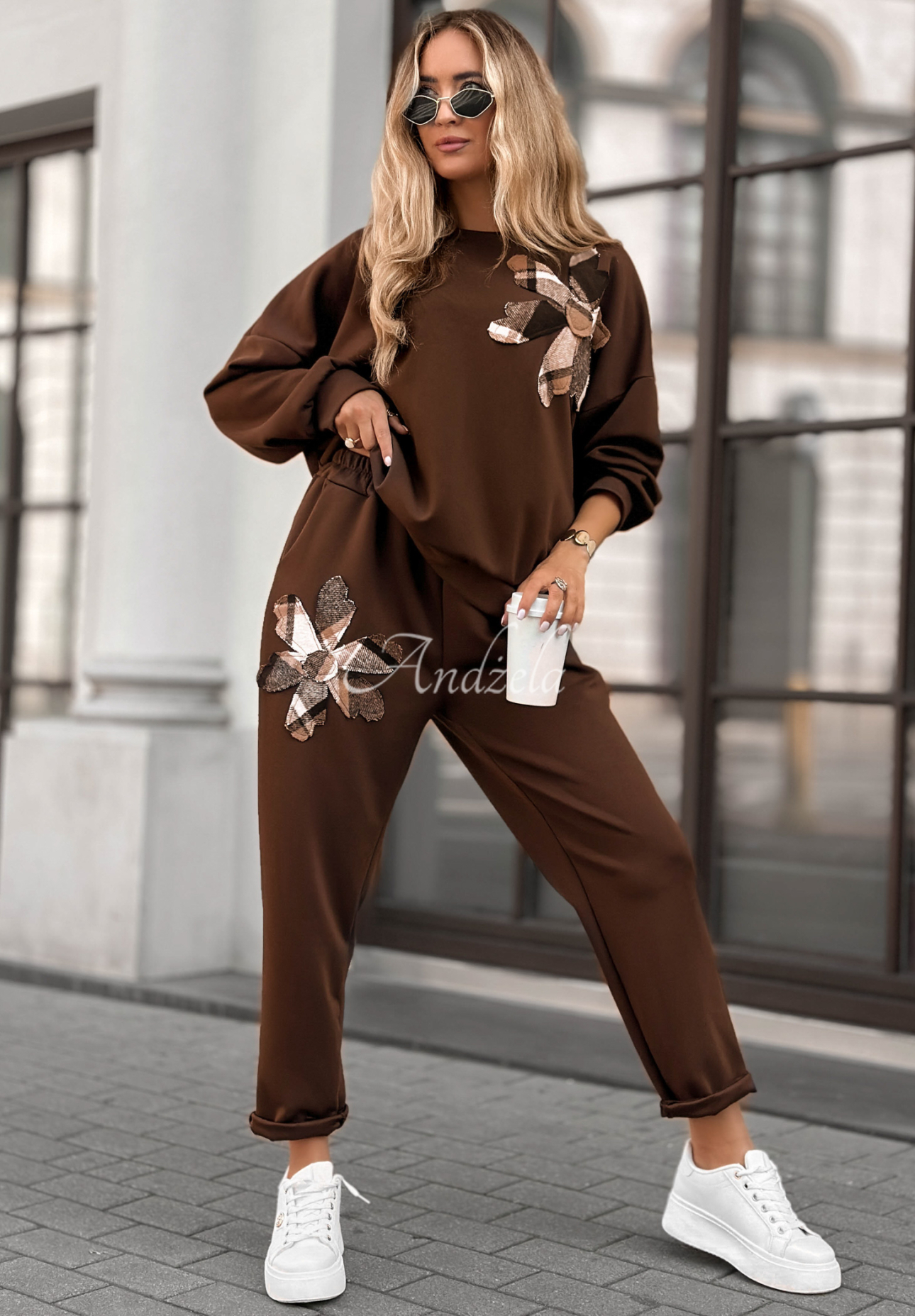 Trainingsanzug-Set mit Patches Autumn Flowers Schokoladenbraun