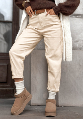 Jeans mom fit mit Gürtel Not Over It Ecru