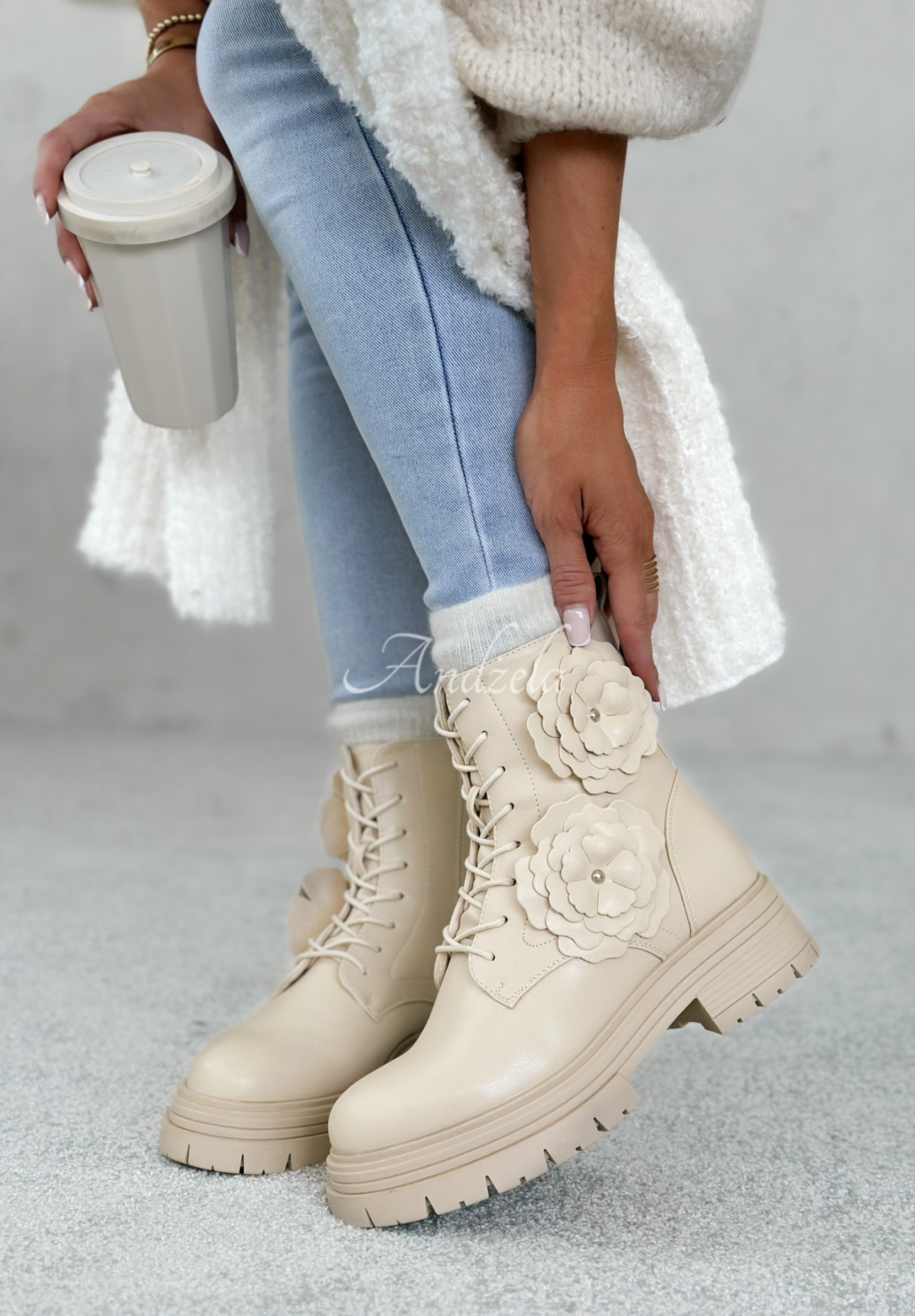 Lederstiefeletten mit Blumen Whispering Pines Beige