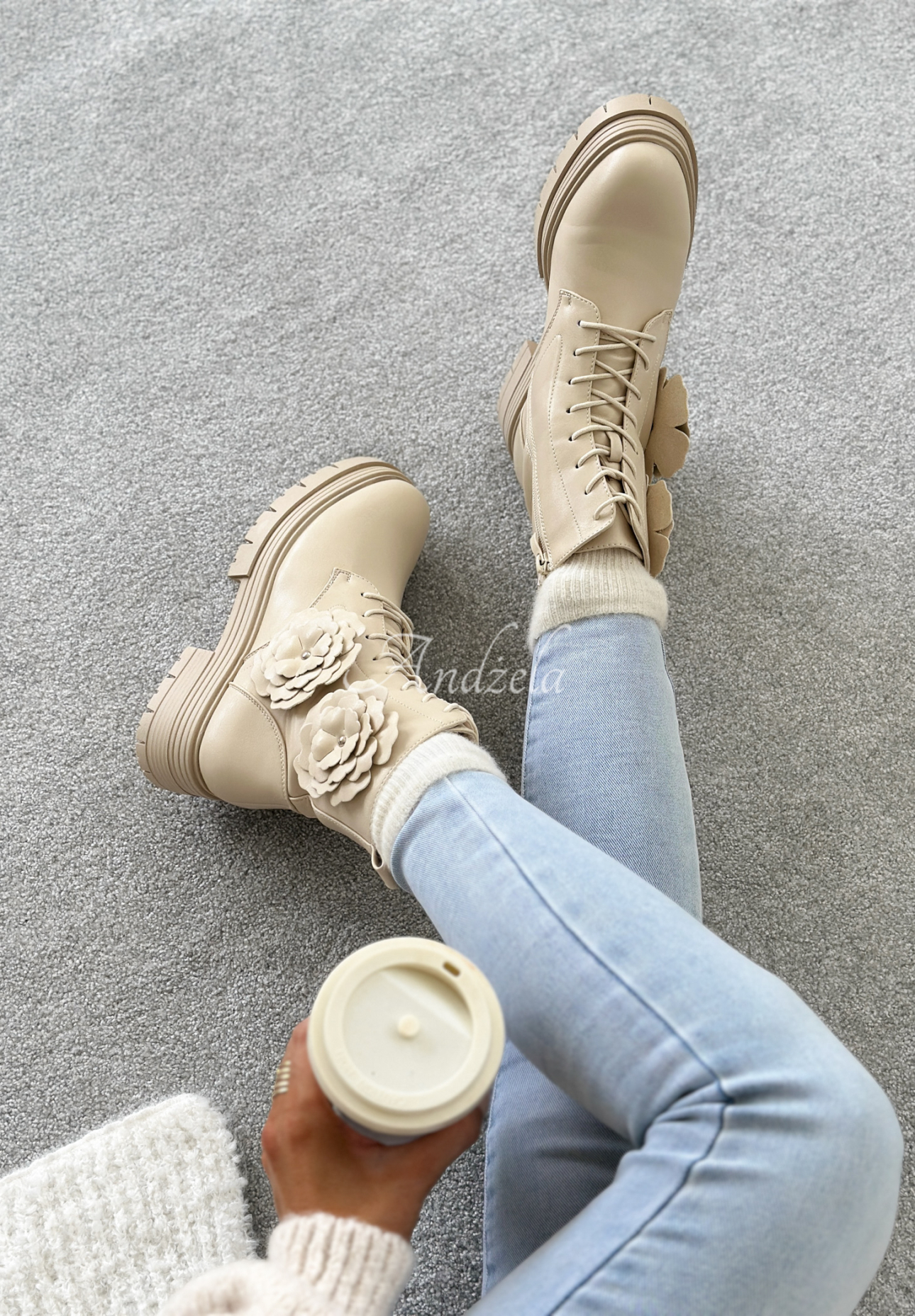 Lederstiefeletten mit Blumen Whispering Pines Beige