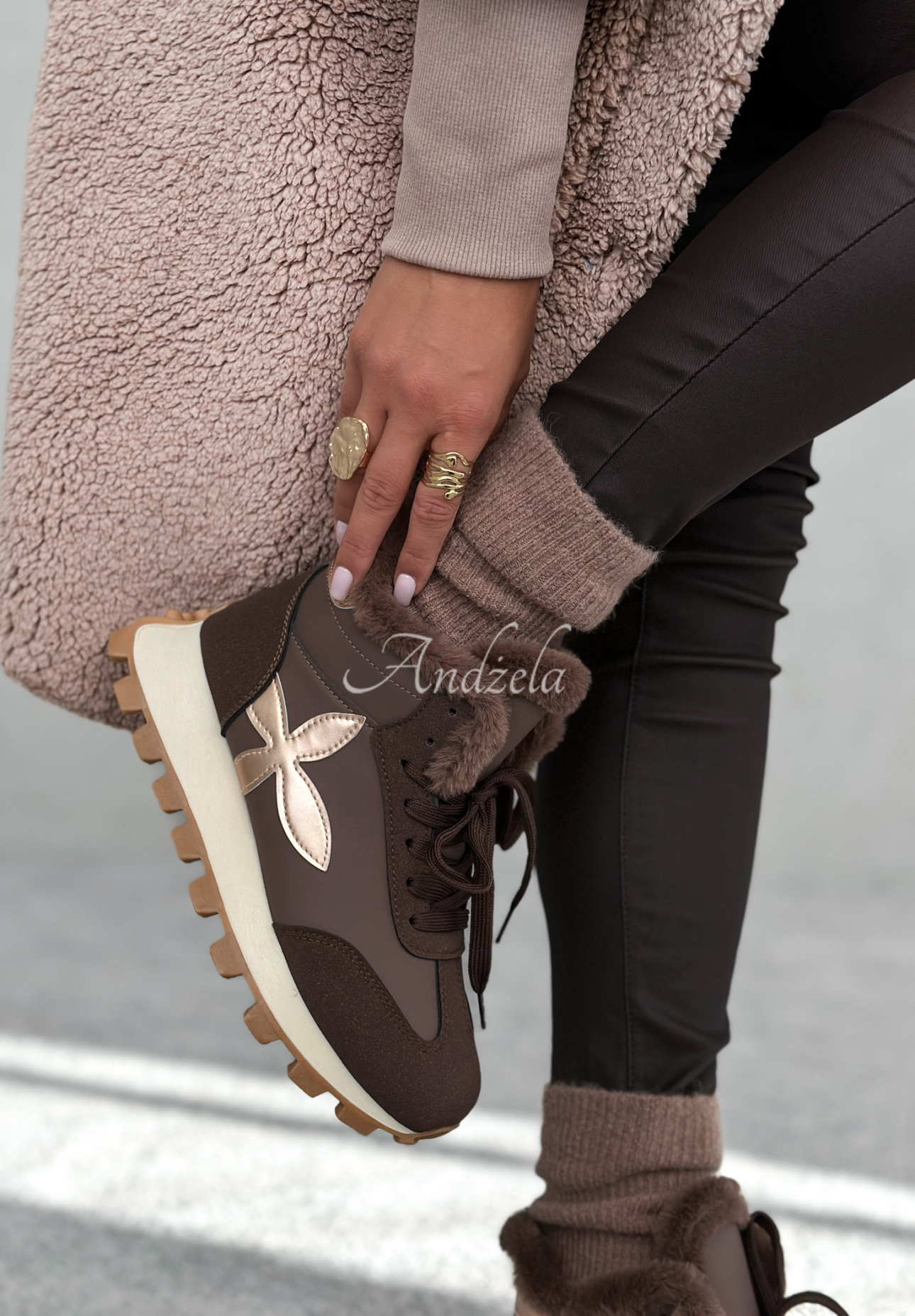 Sneakers mit Fell Getting Really Cold Schokoladenbraun