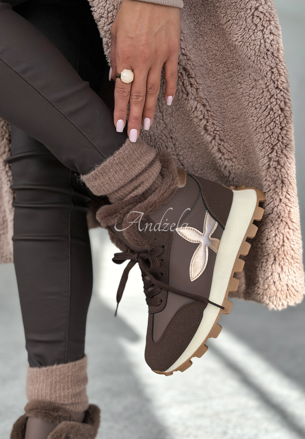 Sneakers mit Fell Getting Really Cold Schokoladenbraun
