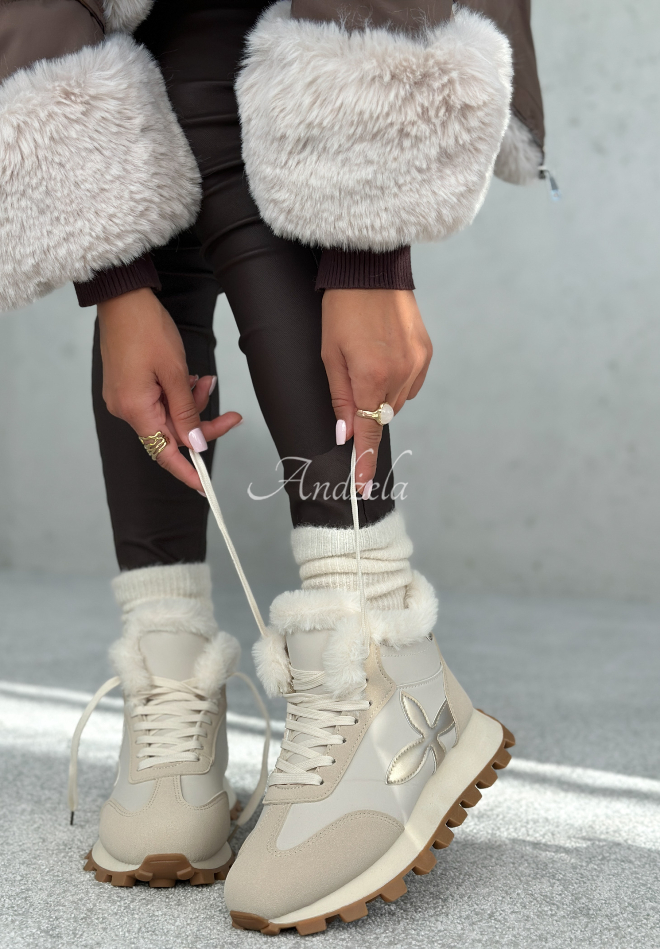 Sneakers mit Fell Getting Really Cold Hell Beige