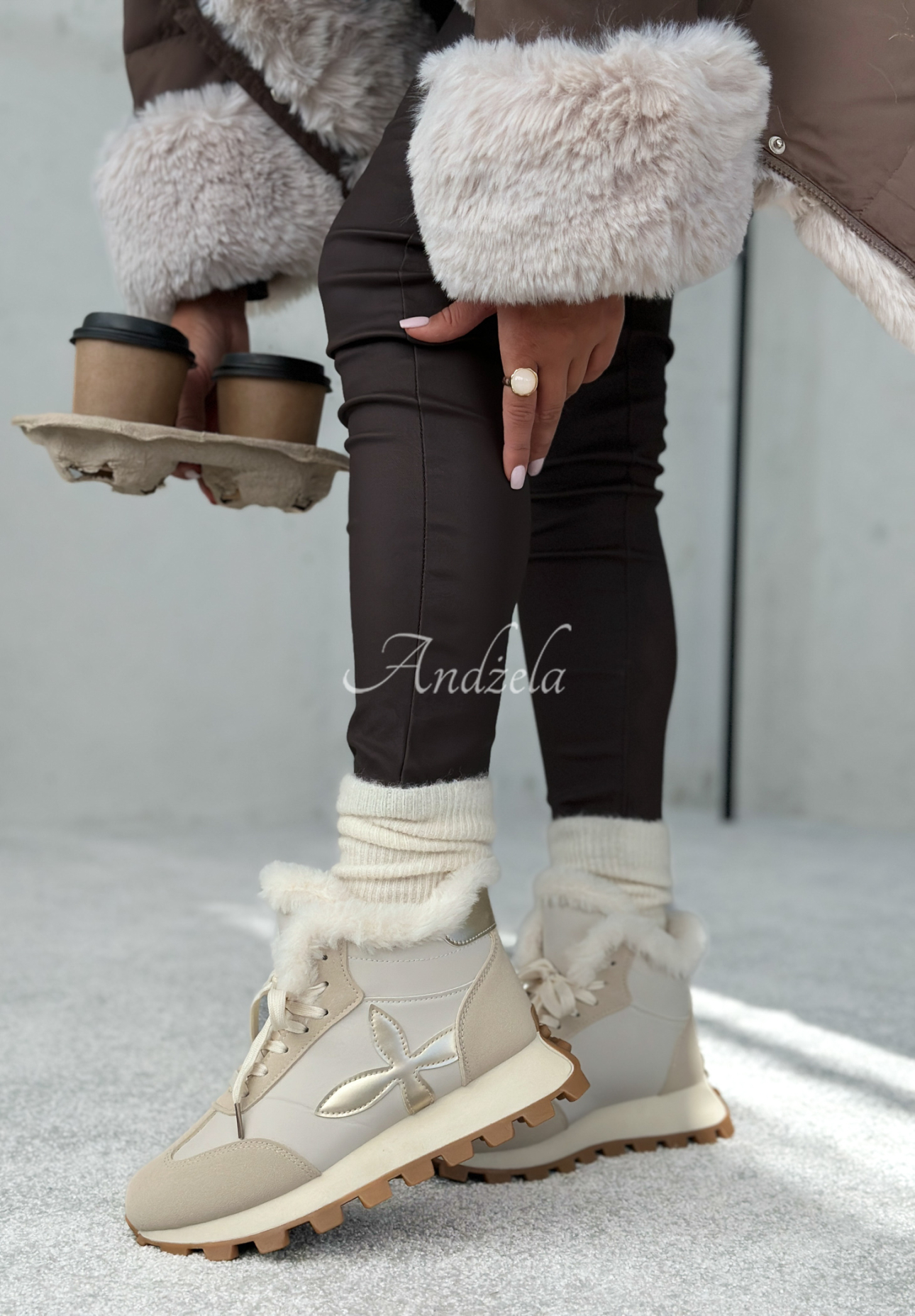 Sneakers mit Fell Getting Really Cold Hell Beige