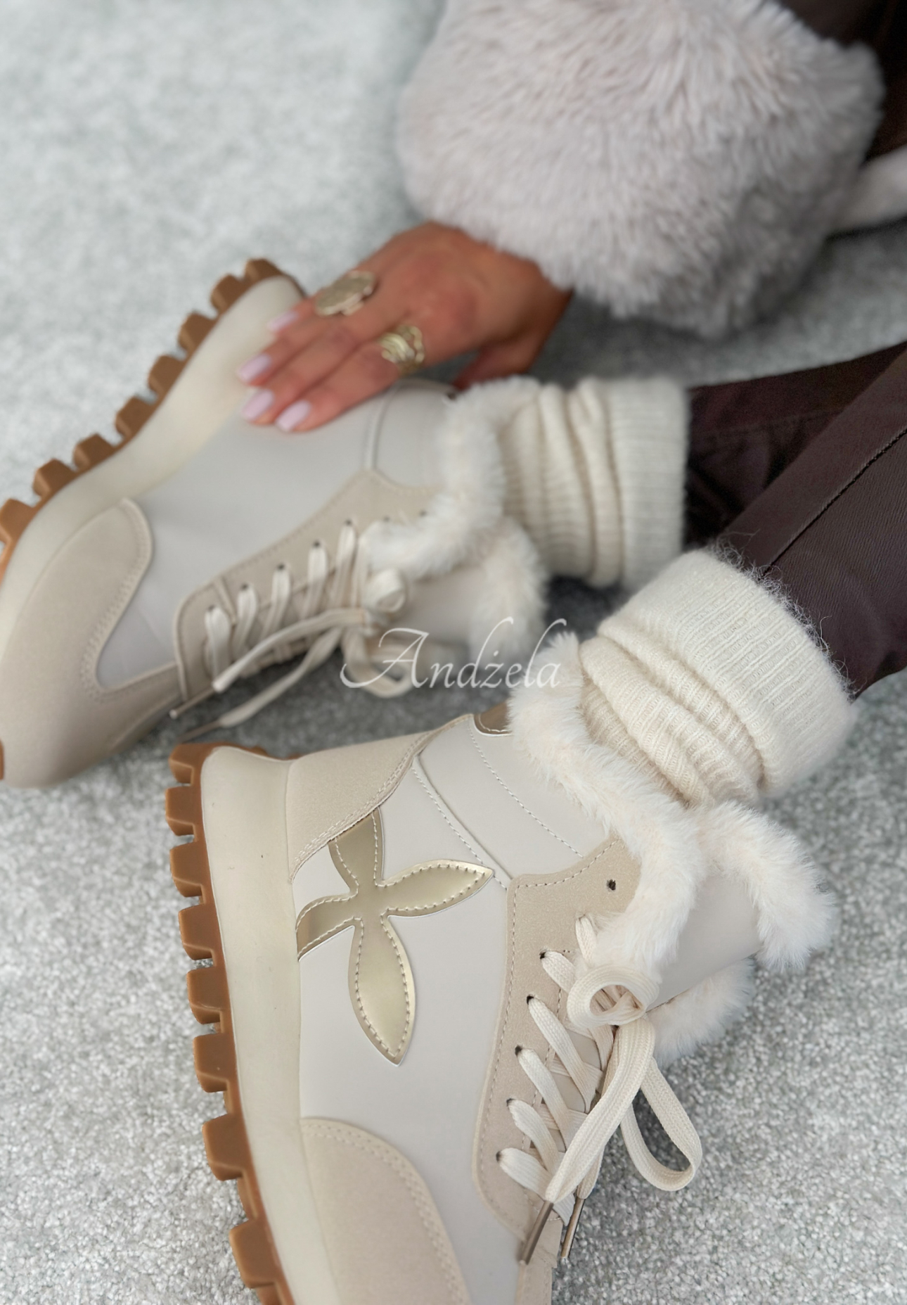 Sneakers mit Fell Getting Really Cold Hell Beige