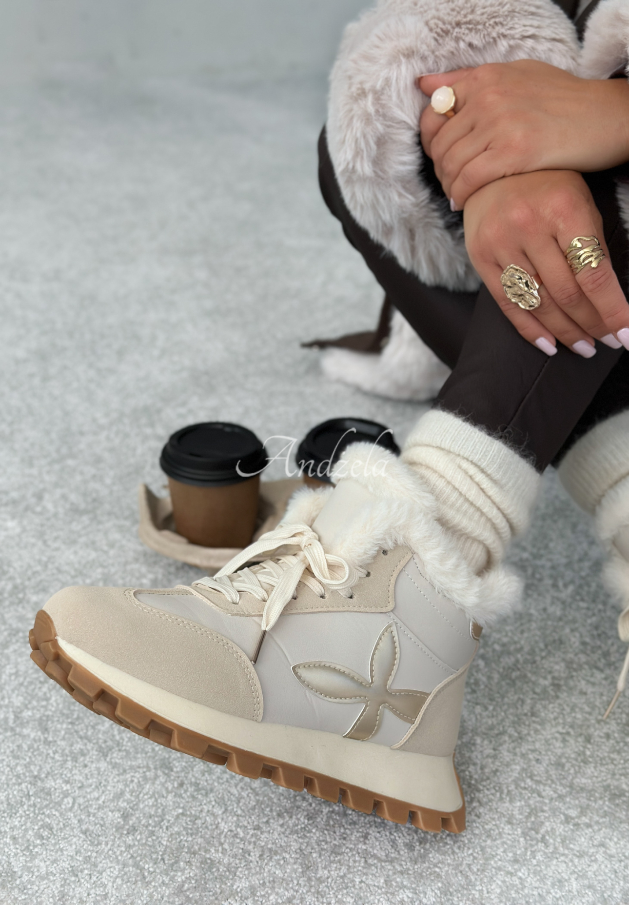 Sneakers mit Fell Getting Really Cold Hell Beige