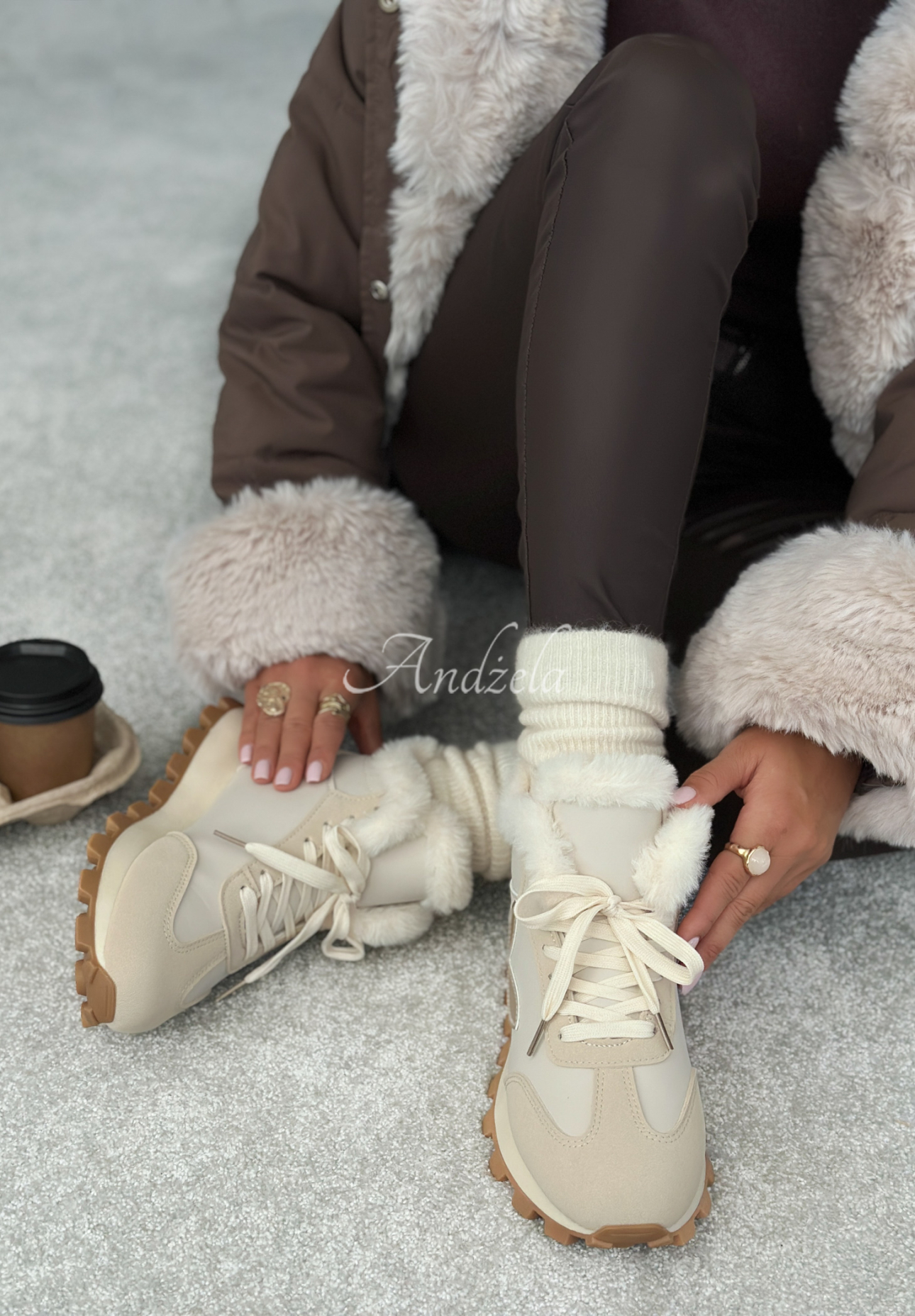 Sneakers mit Fell Getting Really Cold Hell Beige