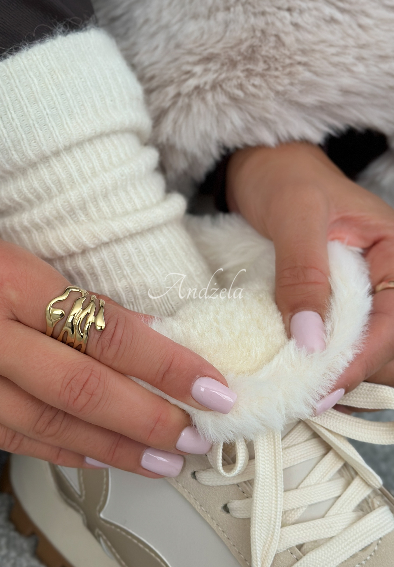 Sneakers mit Fell Getting Really Cold Hell Beige