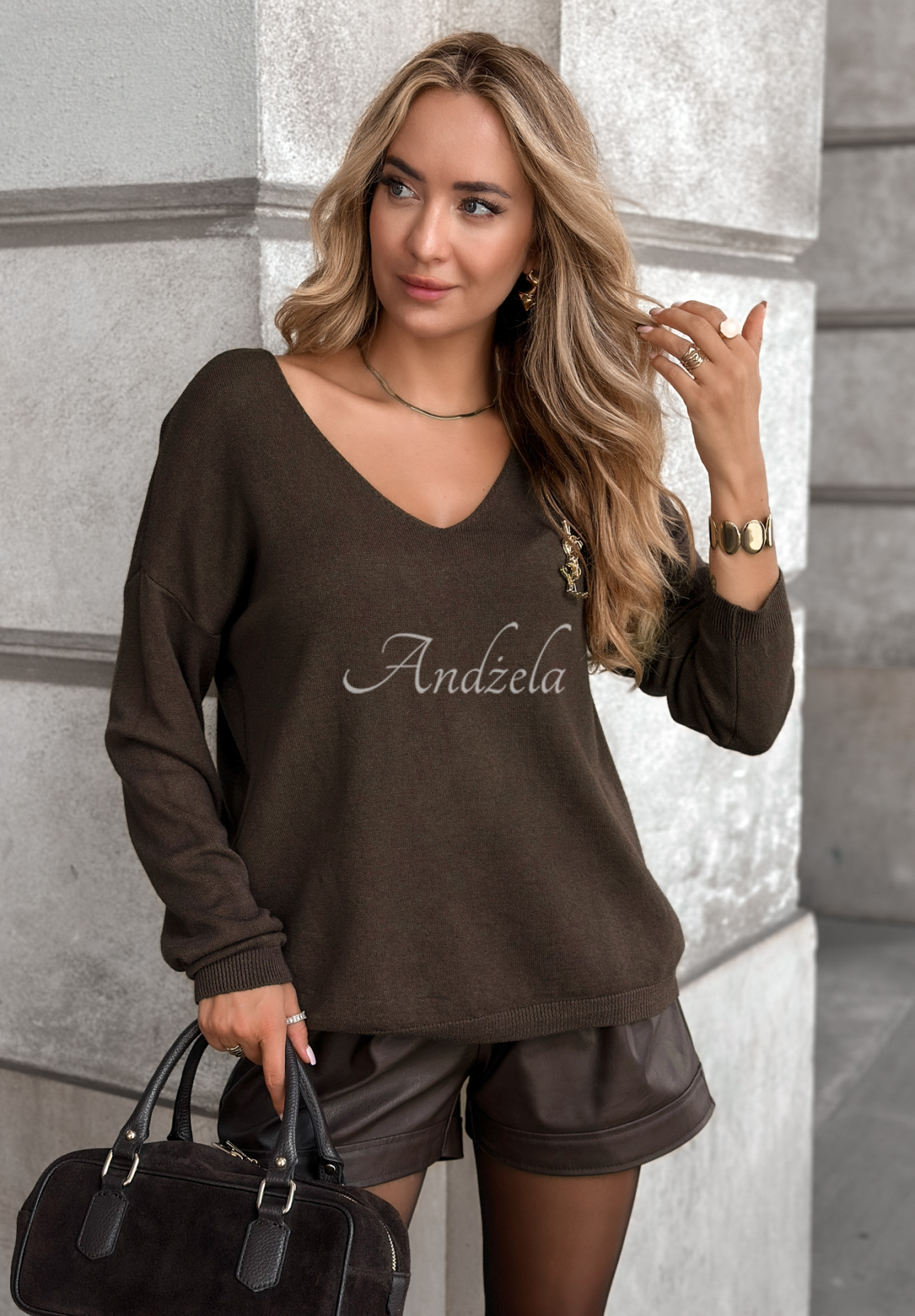 Lightweight sweater with neckline Sensibility chocolate