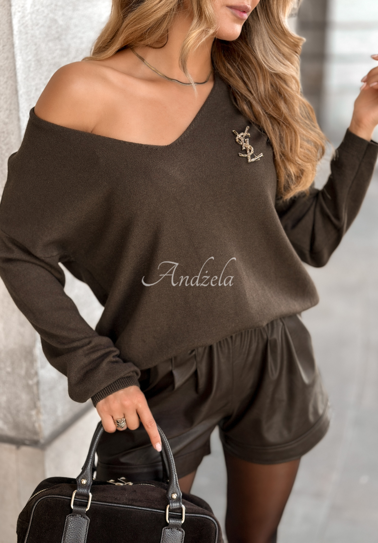 Lightweight sweater with neckline Sensibility chocolate