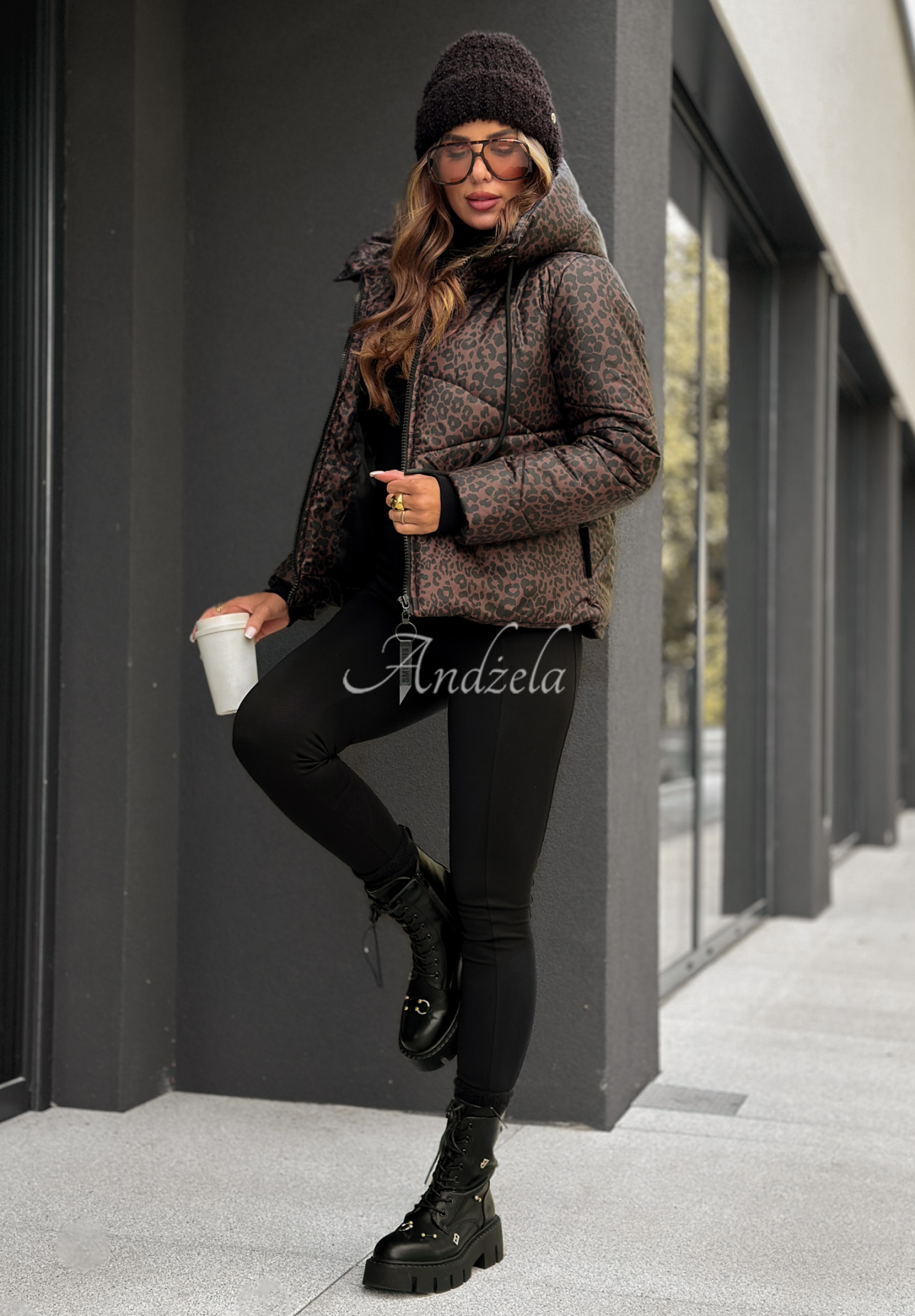 Kurze Steppjacke mit Leopardenmuster Not Impressed Schokoladenbraun