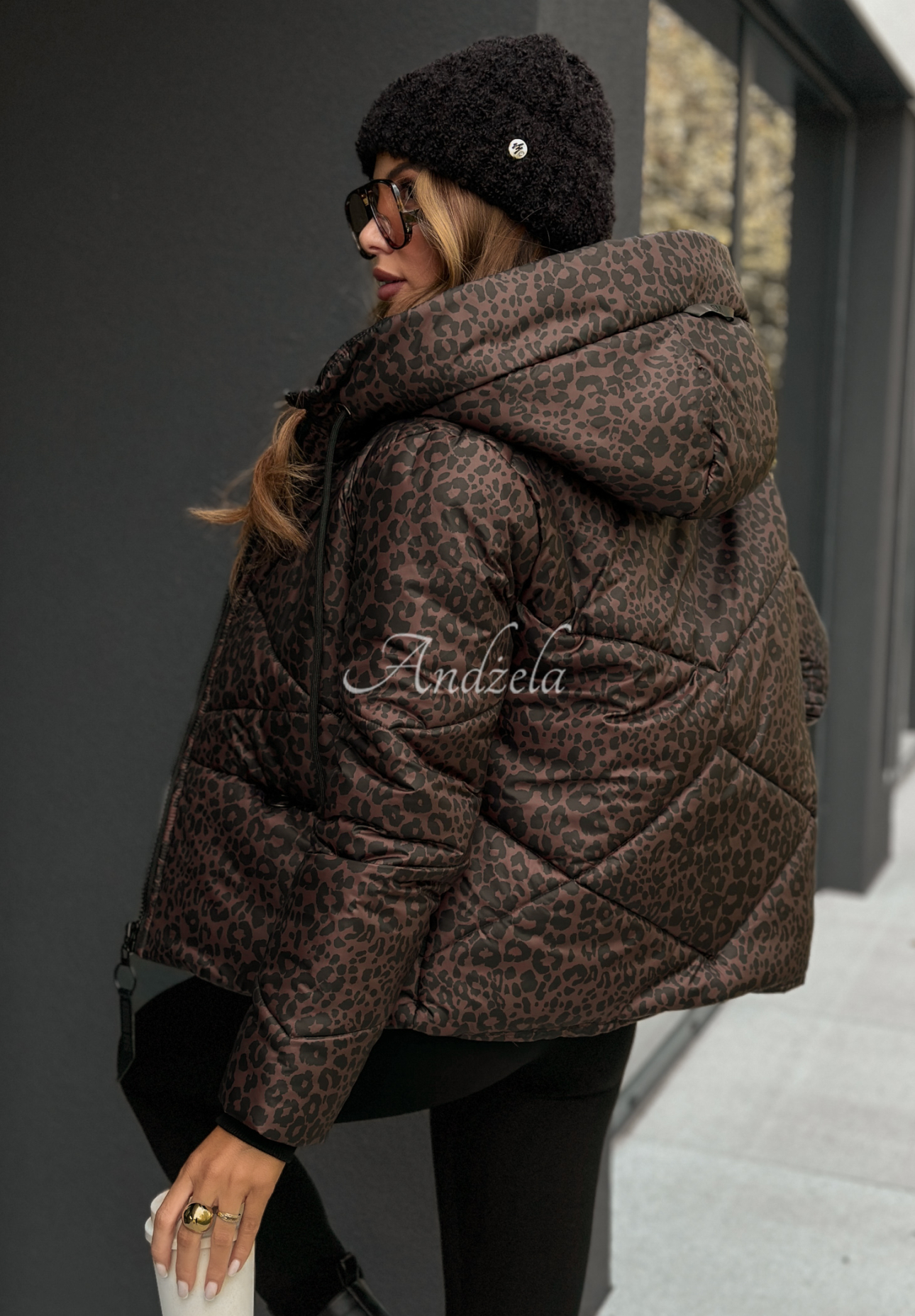 Kurze Steppjacke mit Leopardenmuster Not Impressed Schokoladenbraun