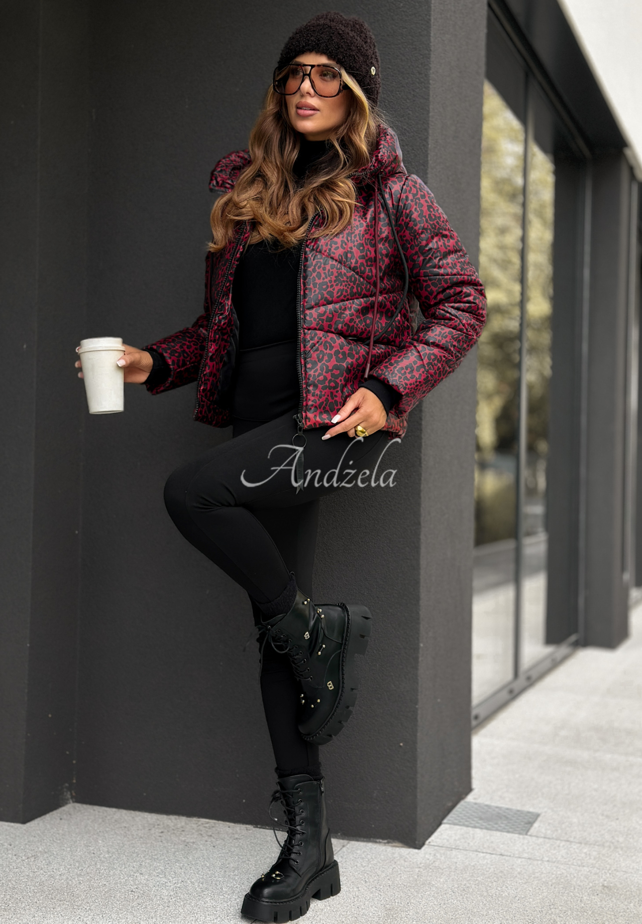 Kurze Steppjacke mit Leopardenmuster Not Impressed Burgunderrot