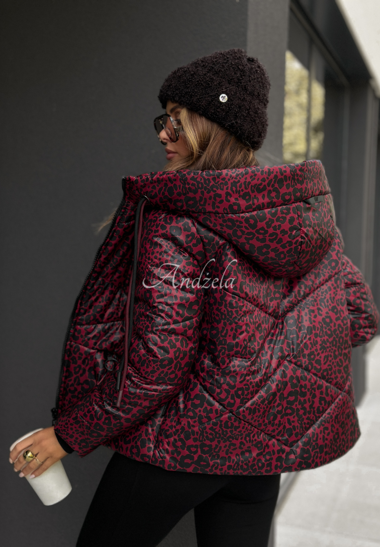 Kurze Steppjacke mit Leopardenmuster Not Impressed Burgunderrot
