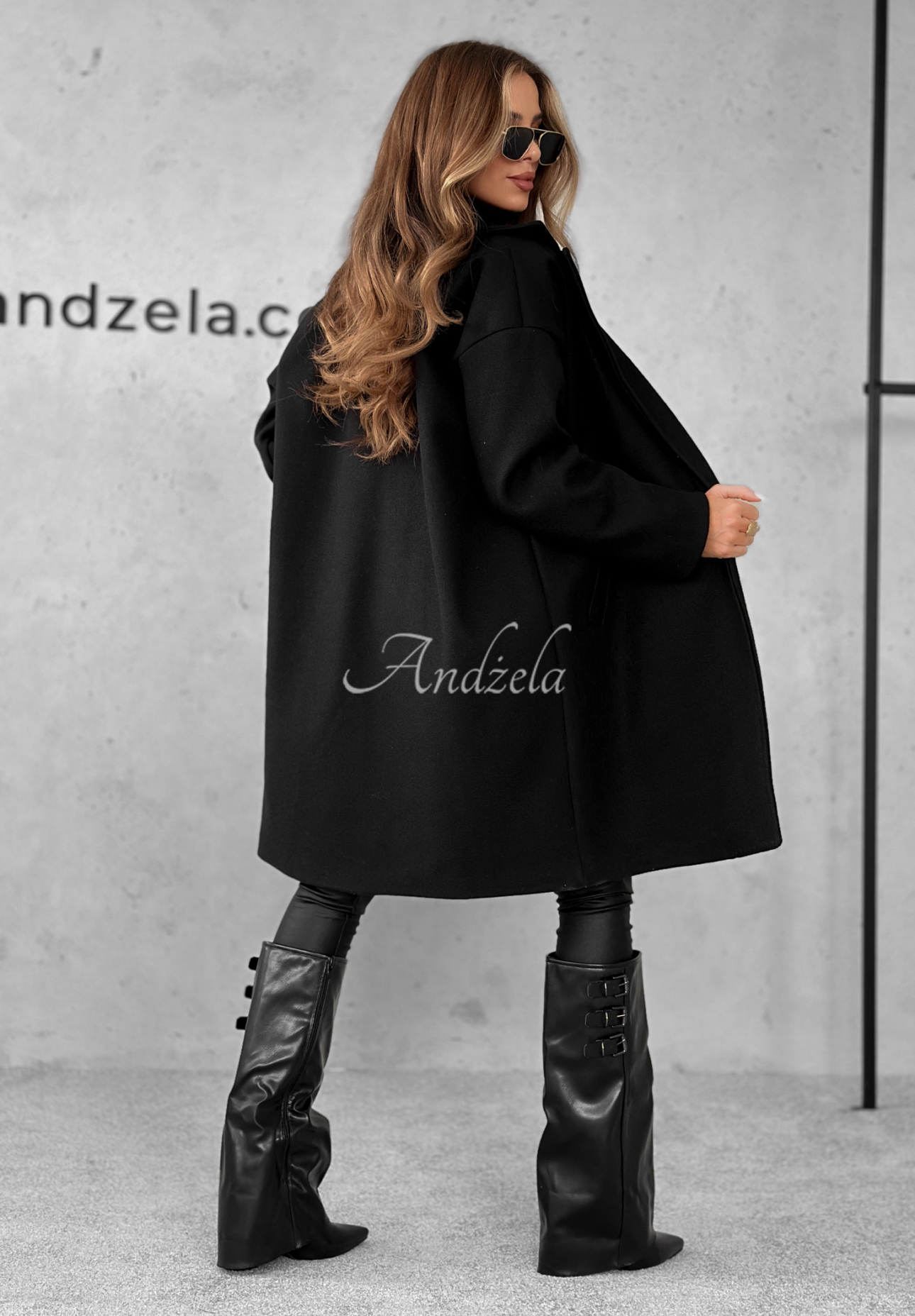 Langer Mantel Good Intention Schwarz