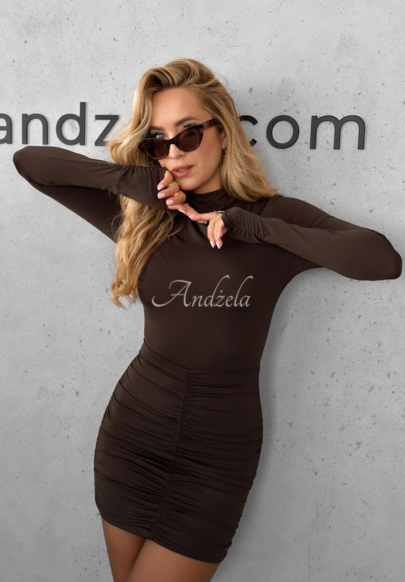 Minikleid mit Rüschen Final Hour Schokoladenbraun
