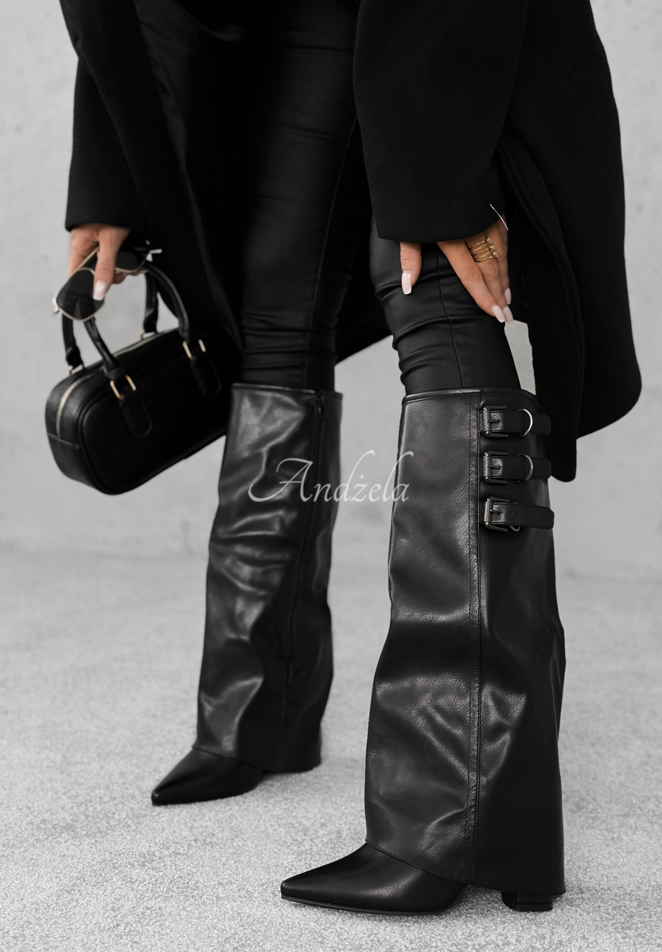 Lange Lederstiefel mit Schnallen Come Closer Schwarz
