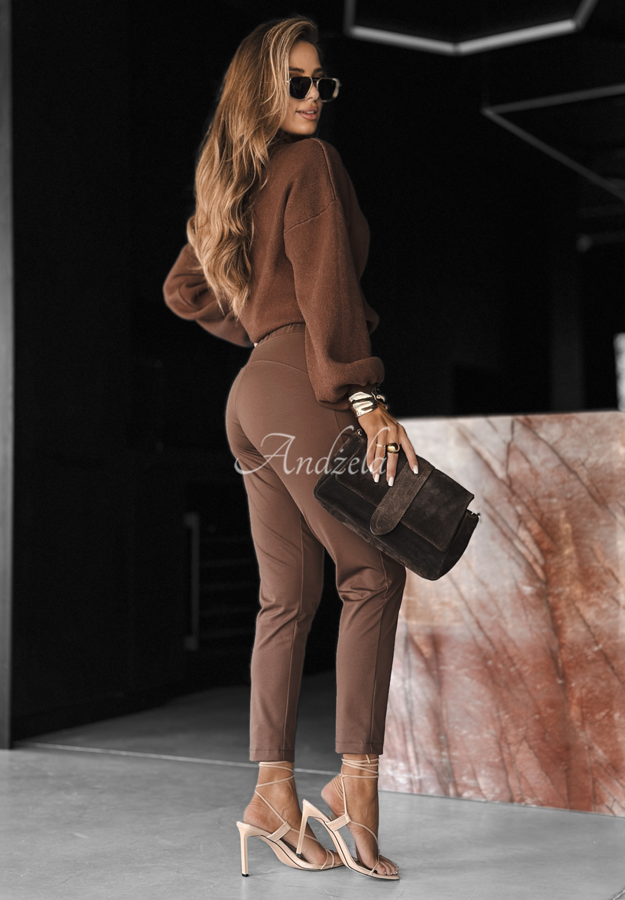 Material Hose Every Day Count helle Schokolade