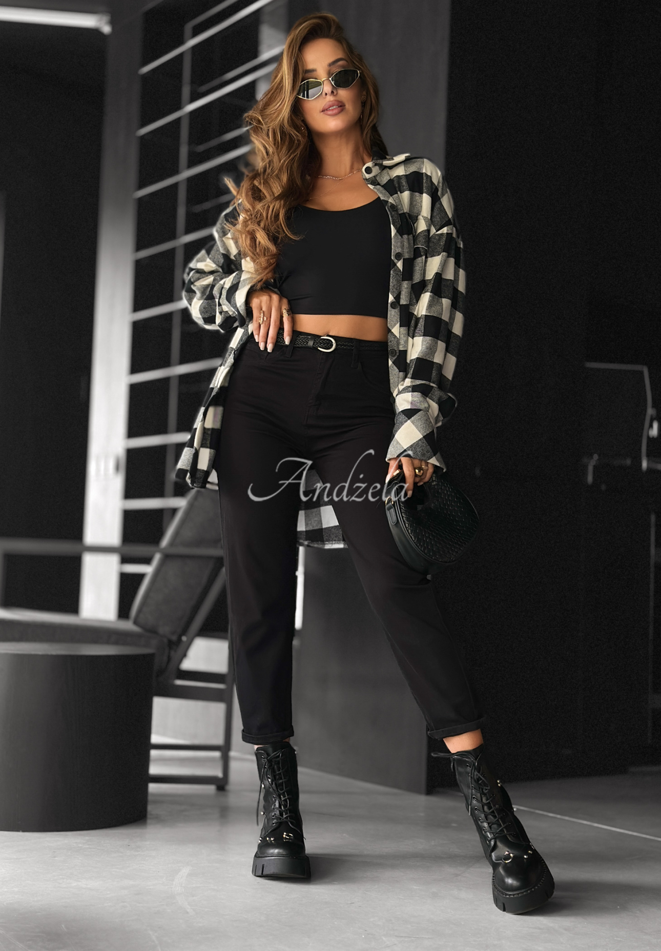 Mom-Fit Jeans mit Gürtel Didn’t Think So Schwarz