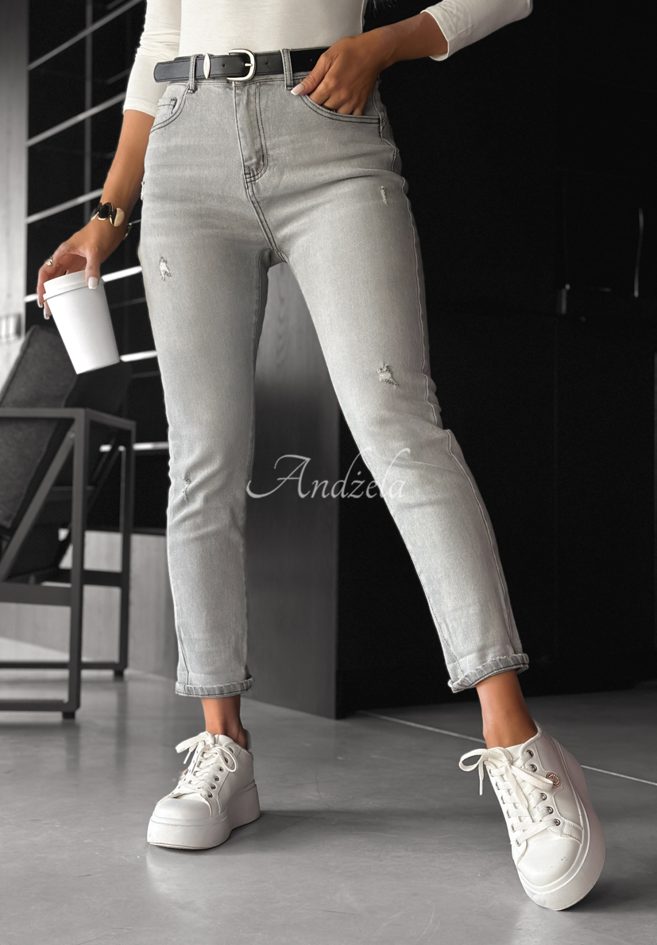 Jeanshose loose fit mit Gürtel Not Even Close Grau