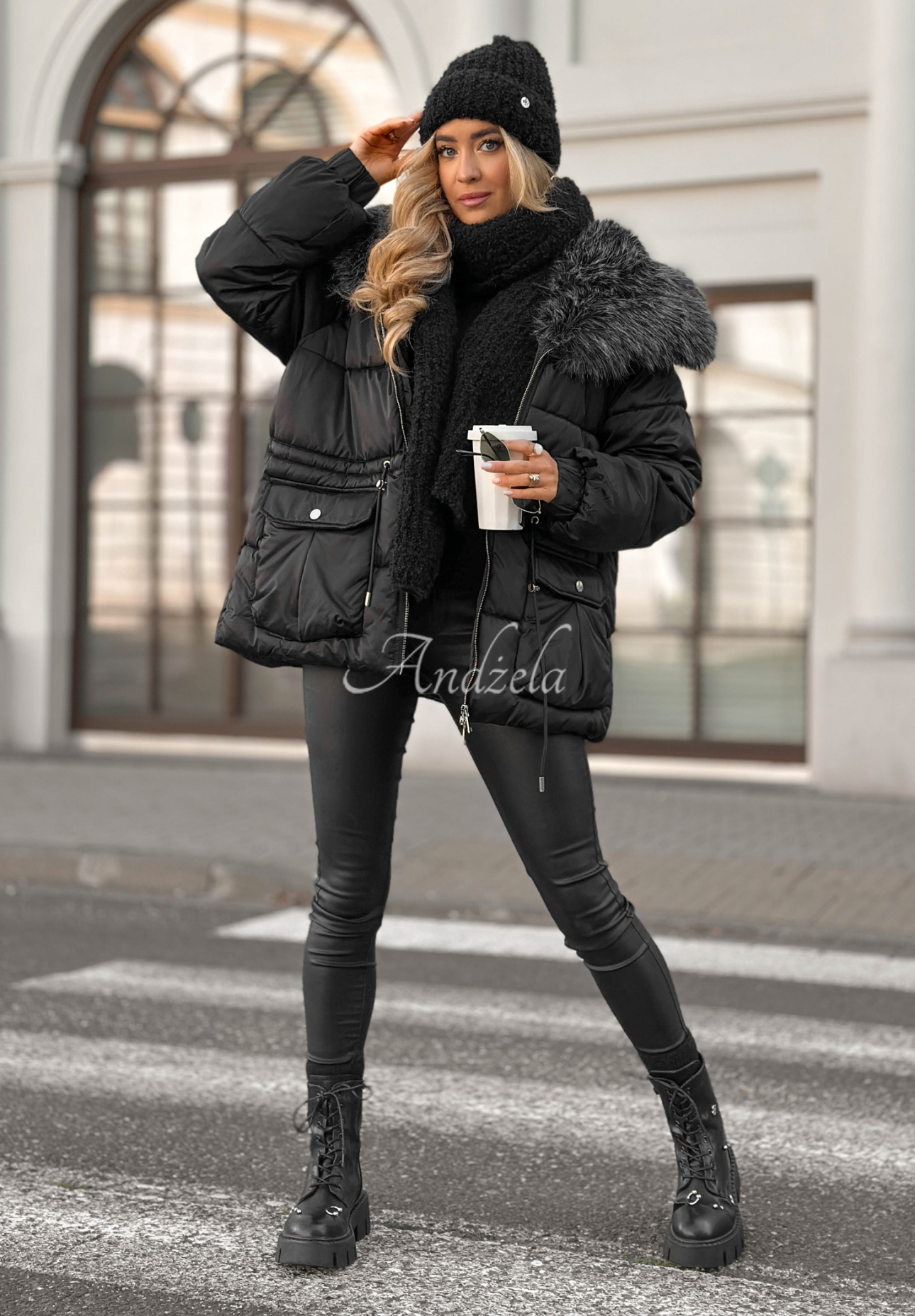 Kurze Jacke mit Fell Interesting Story Schwarz
