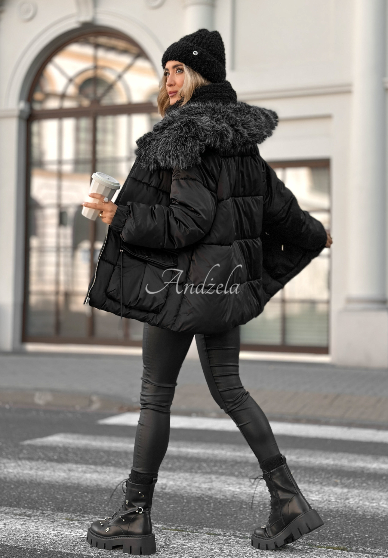 Kurze Jacke mit Fell Interesting Story Schwarz
