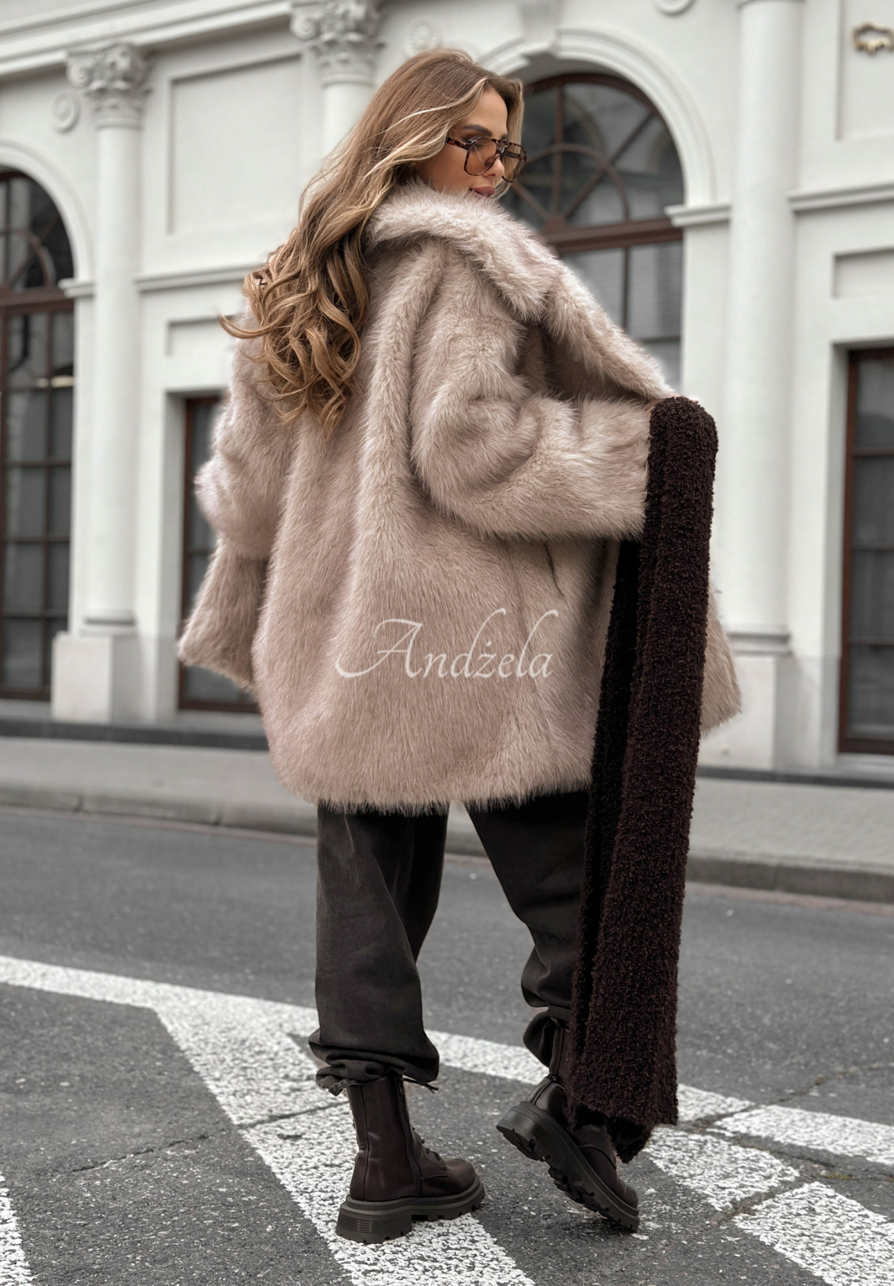 Pelzmantel mit Kragen Chestnut Hill Beige